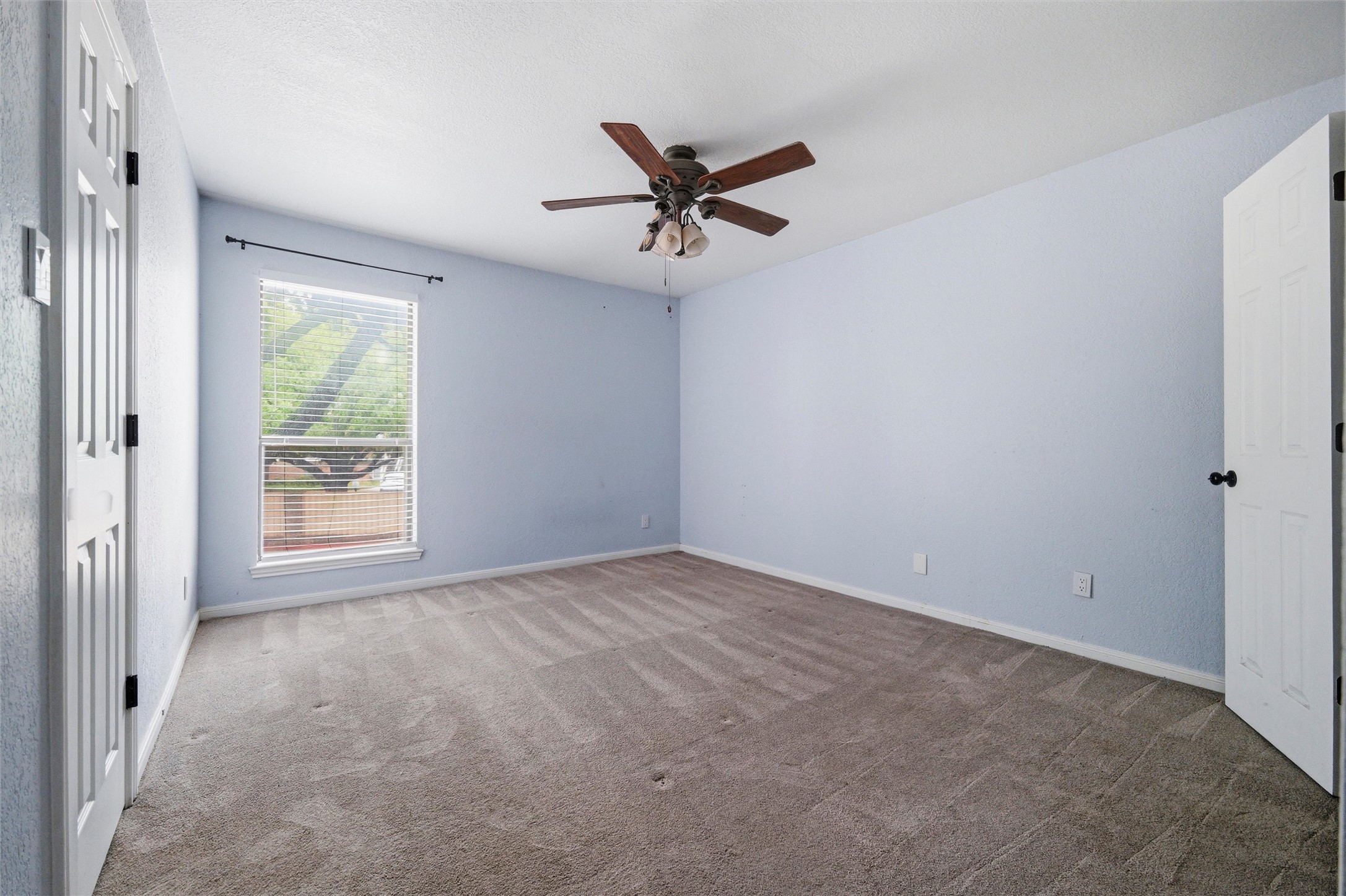 1212 Horizon Trail Arlington TX 76011