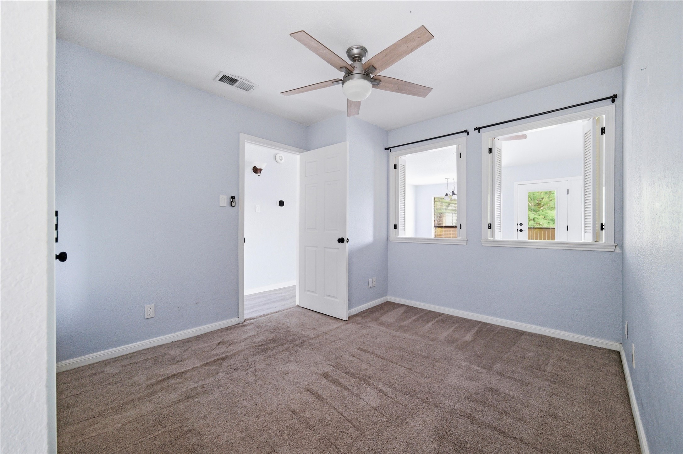 1212 Horizon Trail Arlington TX 76011