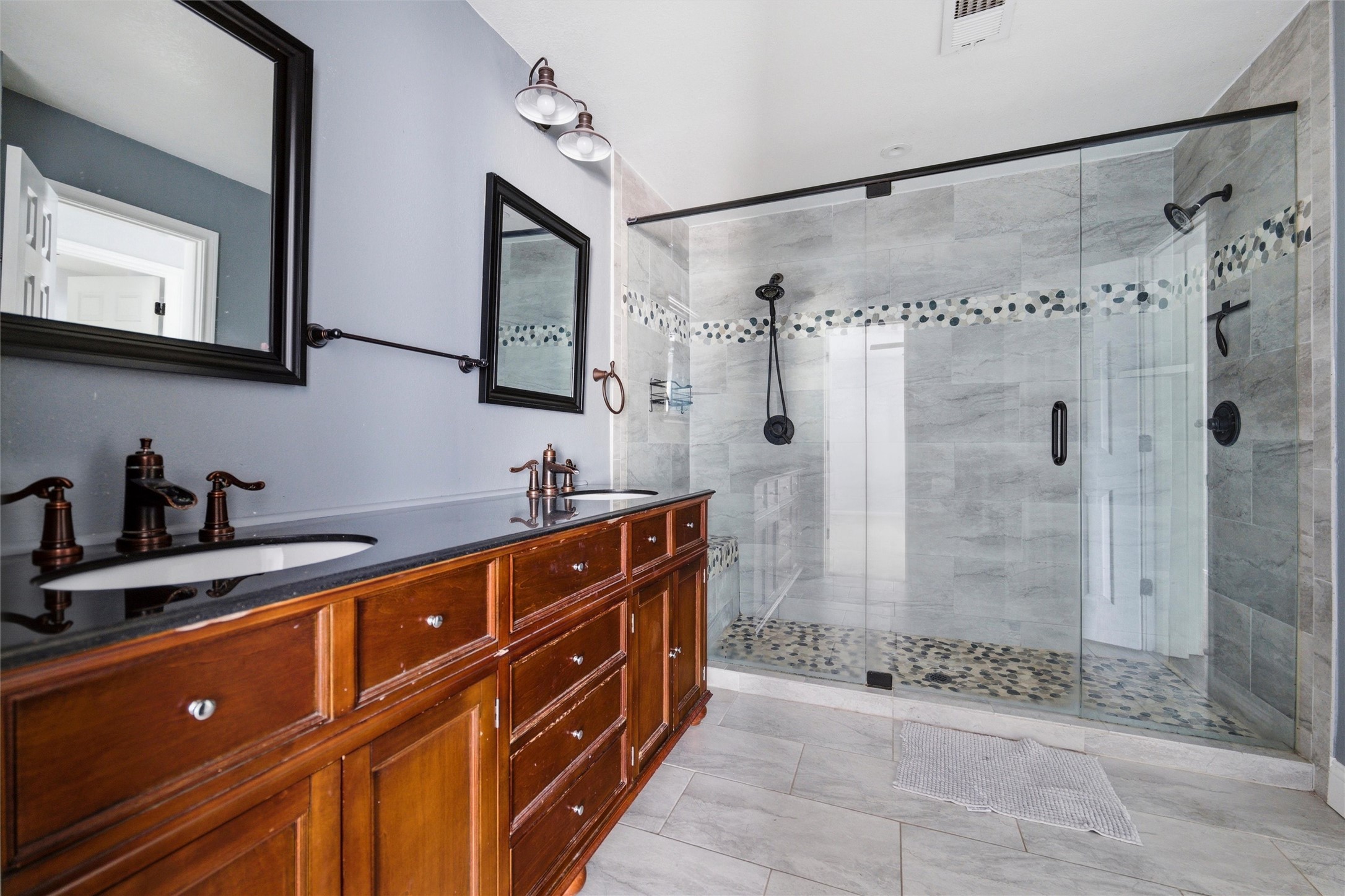 1212 Horizon Trail Arlington TX 76011