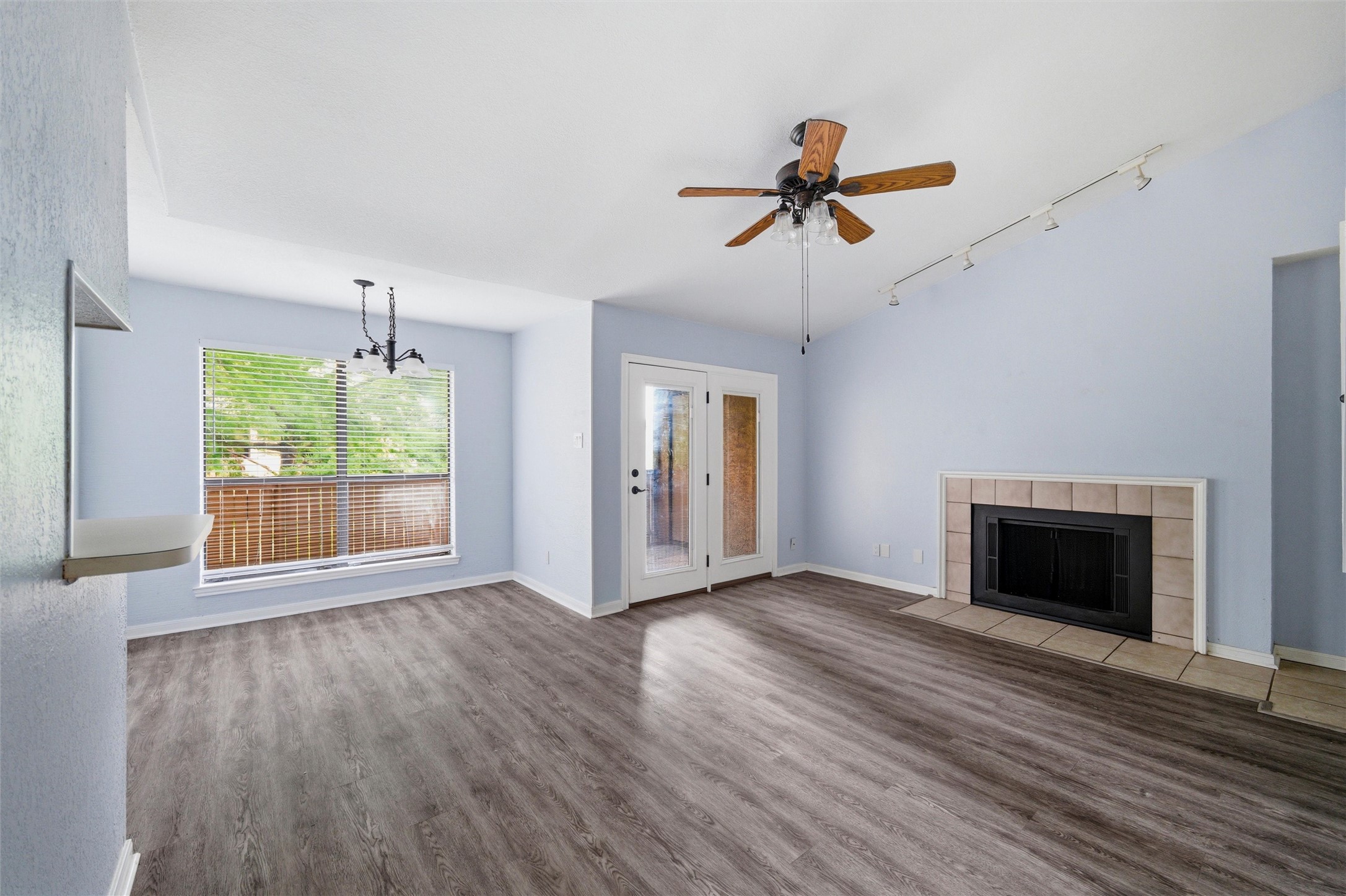 1212 Horizon Trail Arlington TX 76011