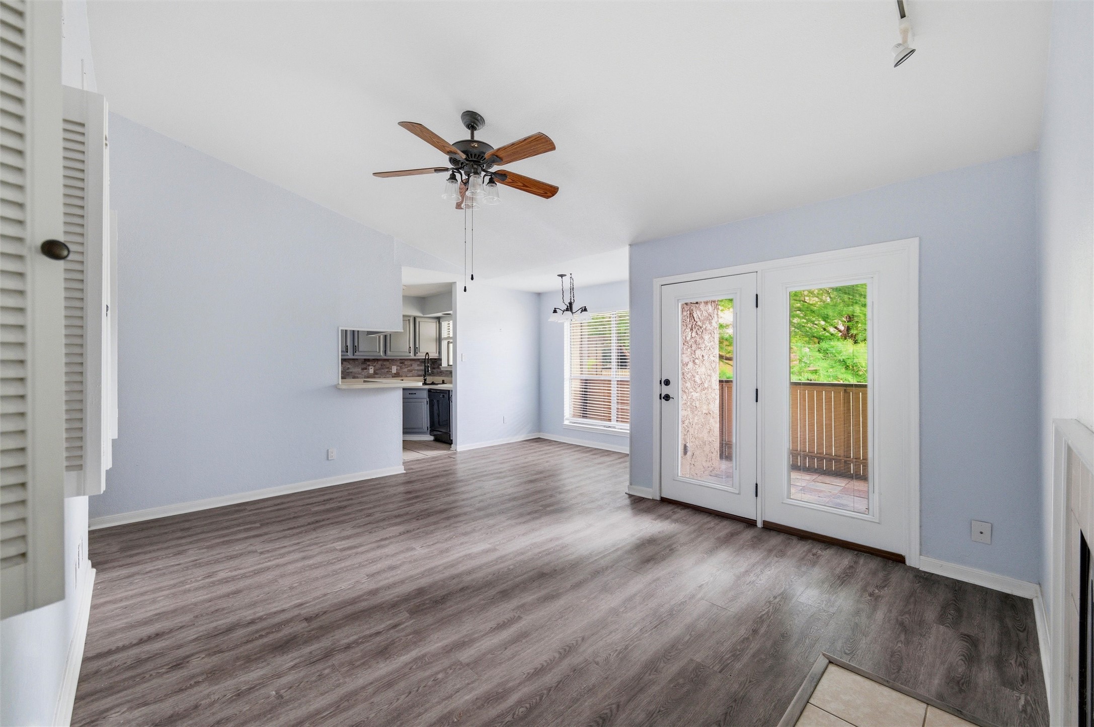 1212 Horizon Trail Arlington TX 76011