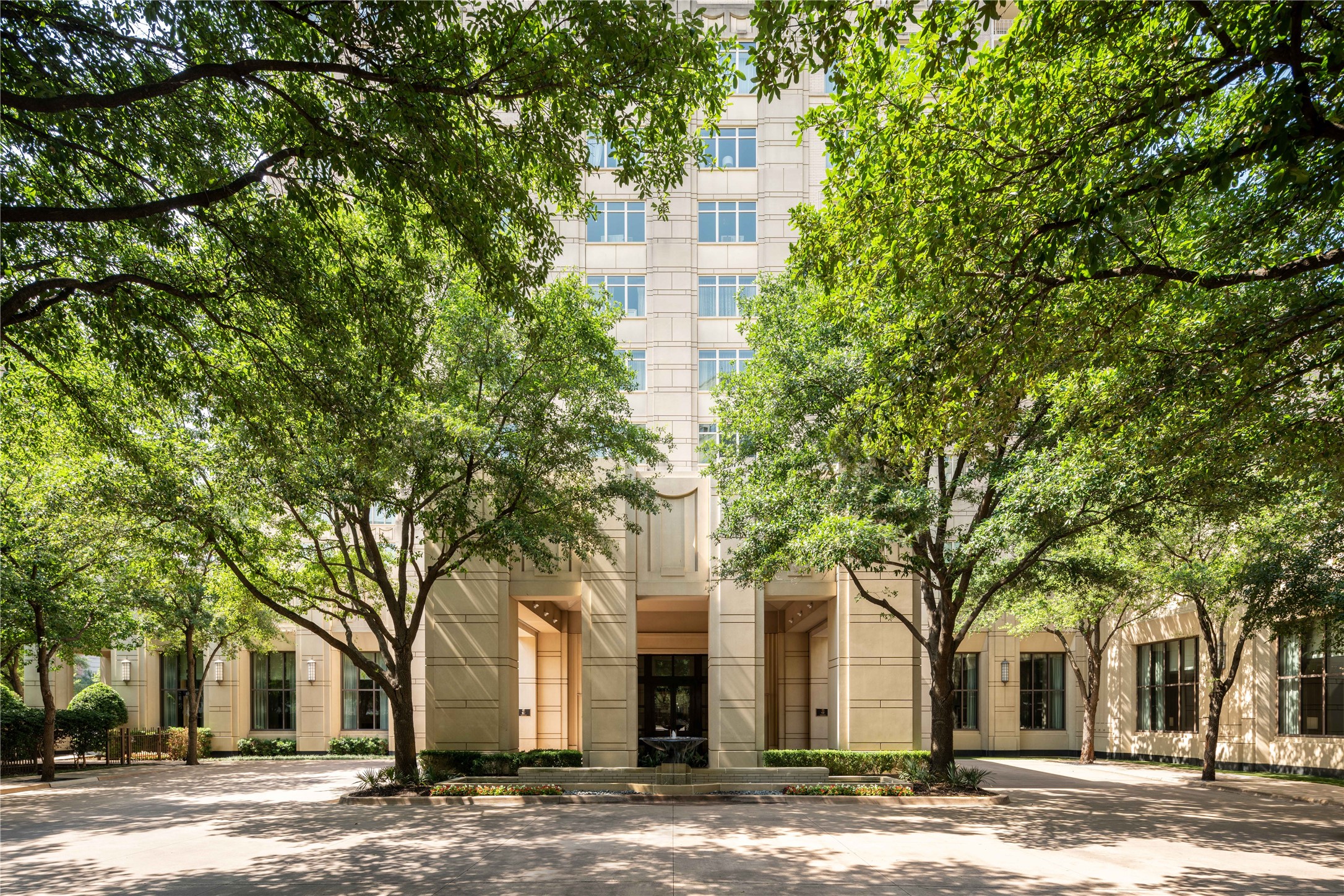2525 N Pearl Street Dallas TX 75201
