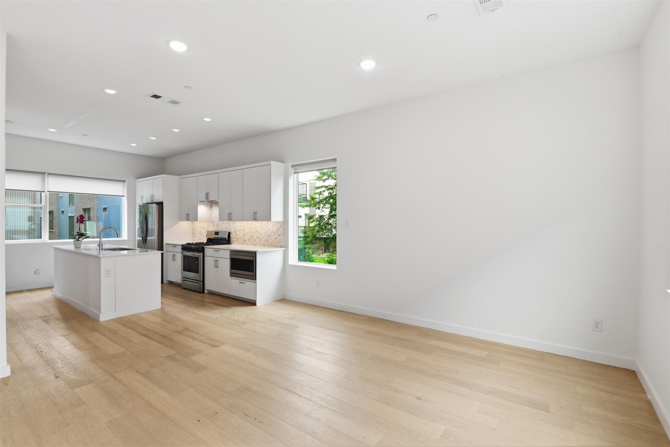 427 W 10th Street Dallas TX 75208