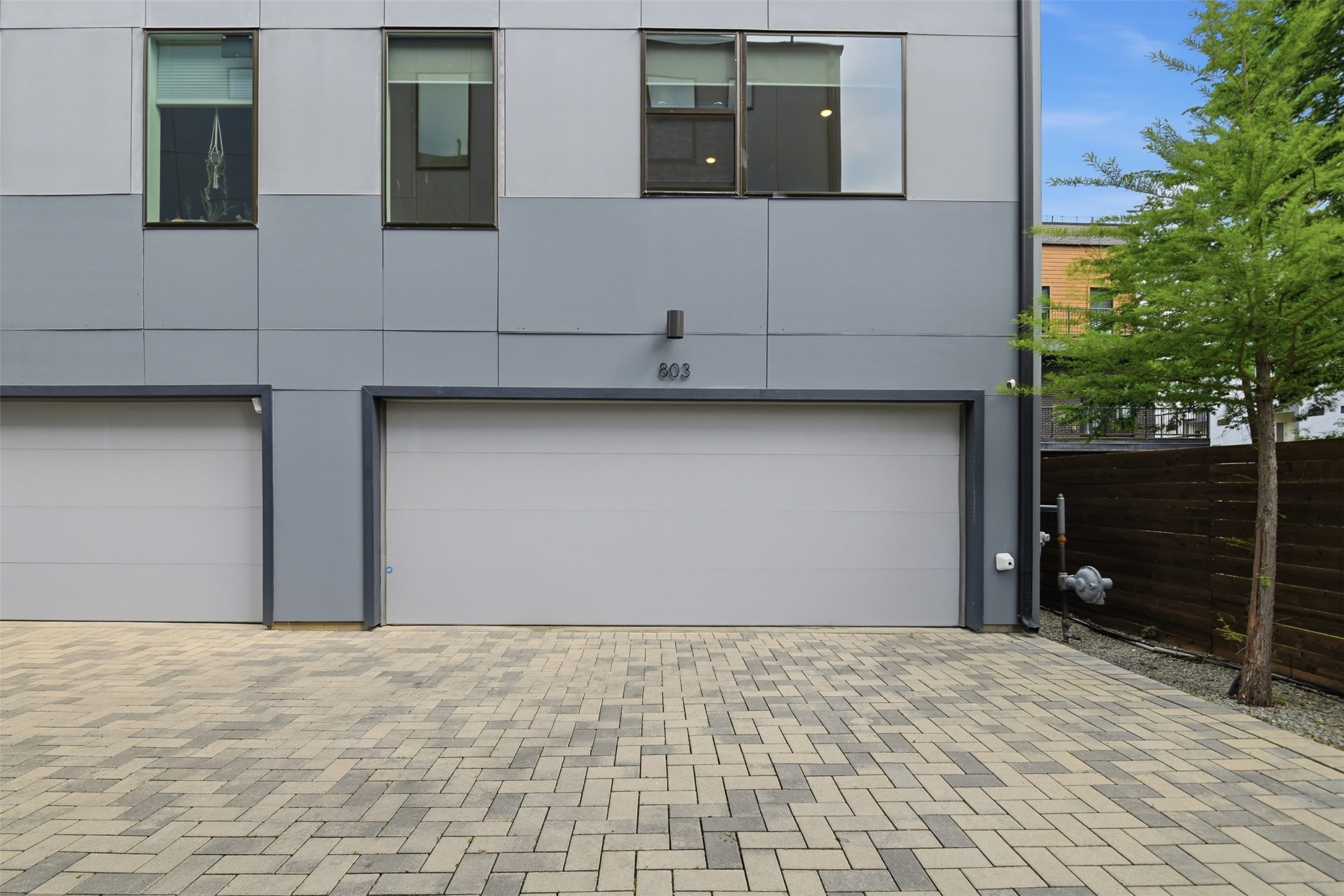 427 W 10th Street Dallas TX 75208