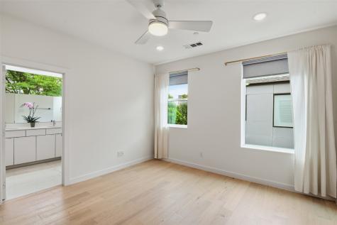 427 W 10th Street Dallas TX 75208