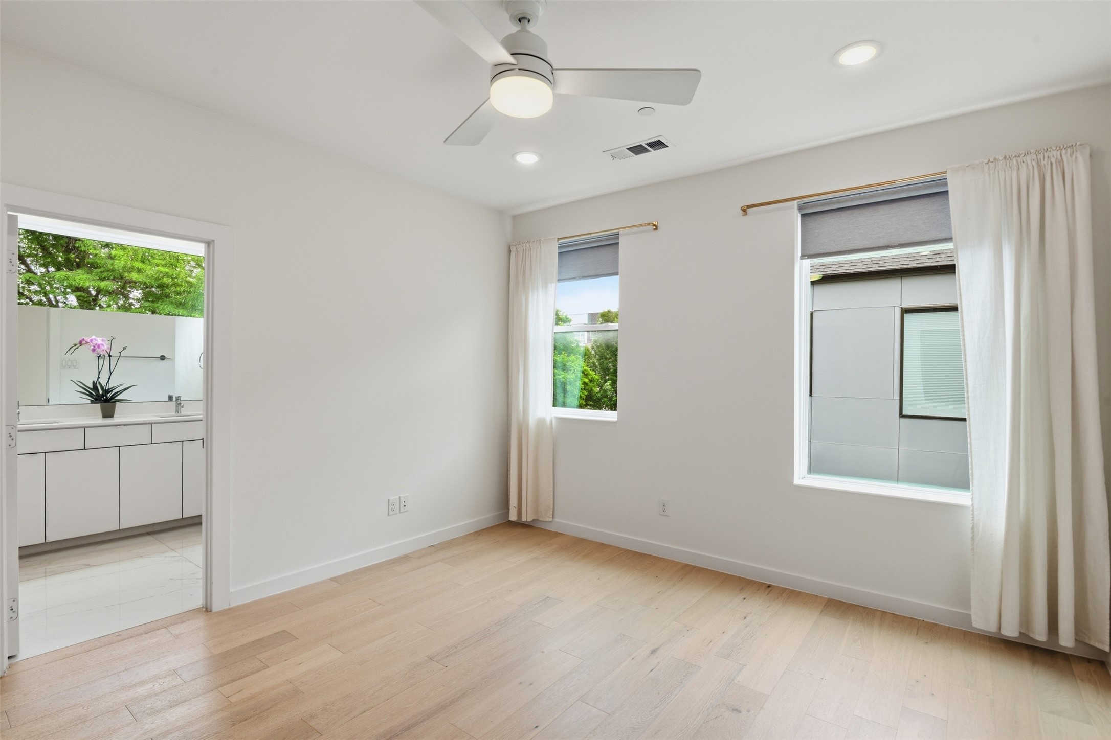 427 W 10th Street Dallas TX 75208