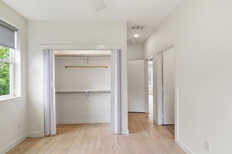 427 W 10th Street Dallas TX 75208