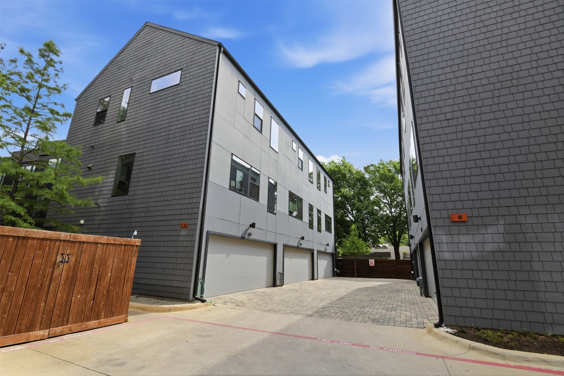 427 W 10th Street Dallas TX 75208