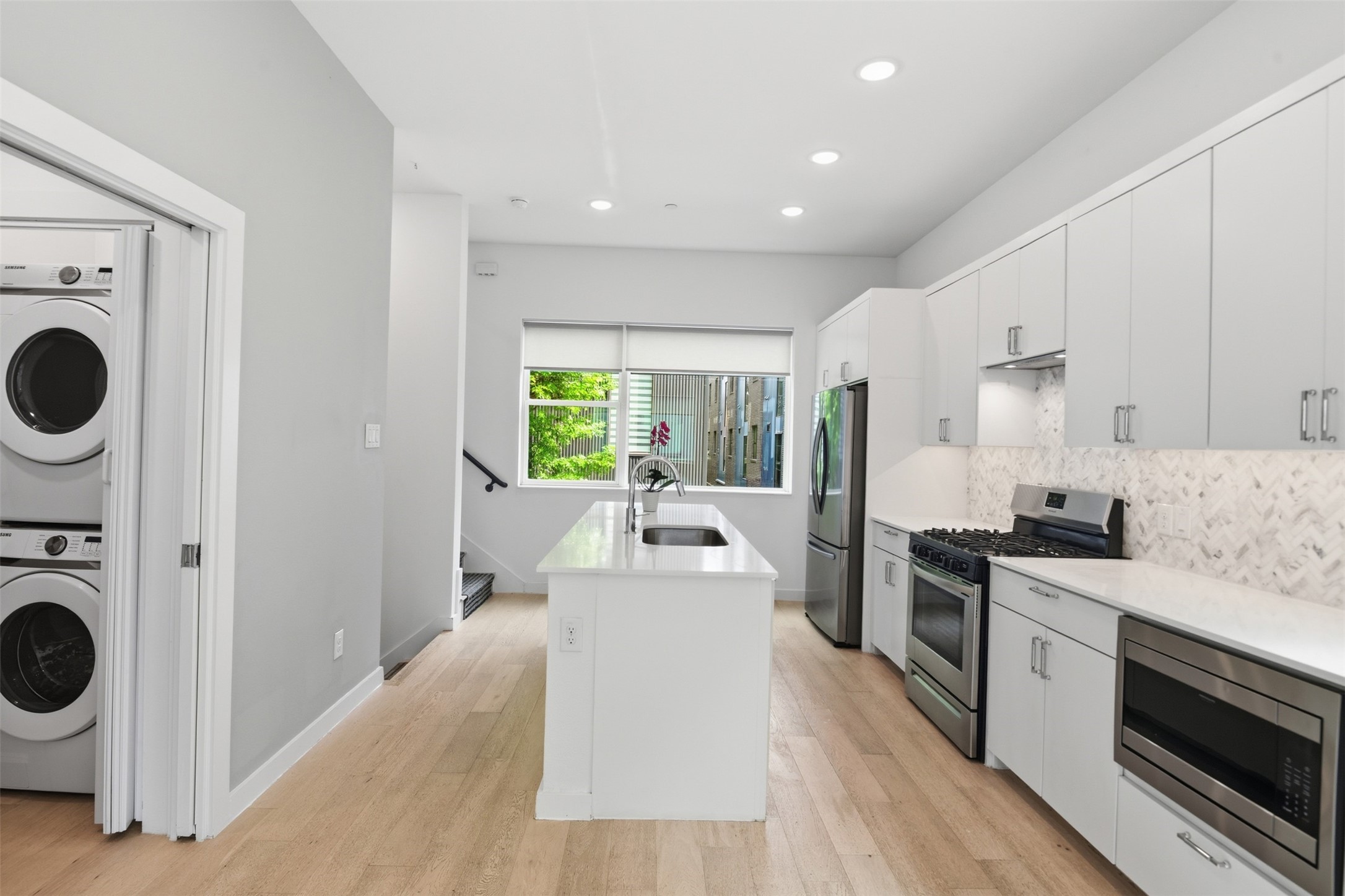 427 W 10th Street Dallas TX 75208