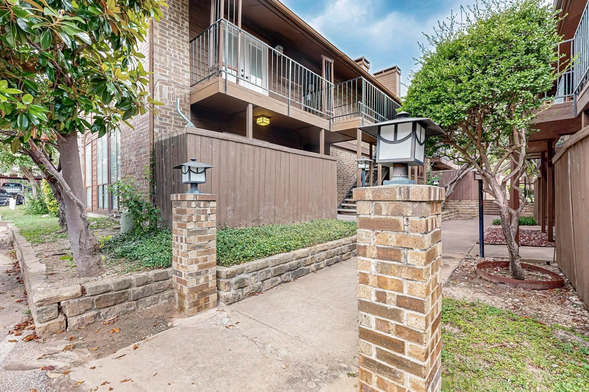 7522 Holly Hill Drive Dallas TX 75231