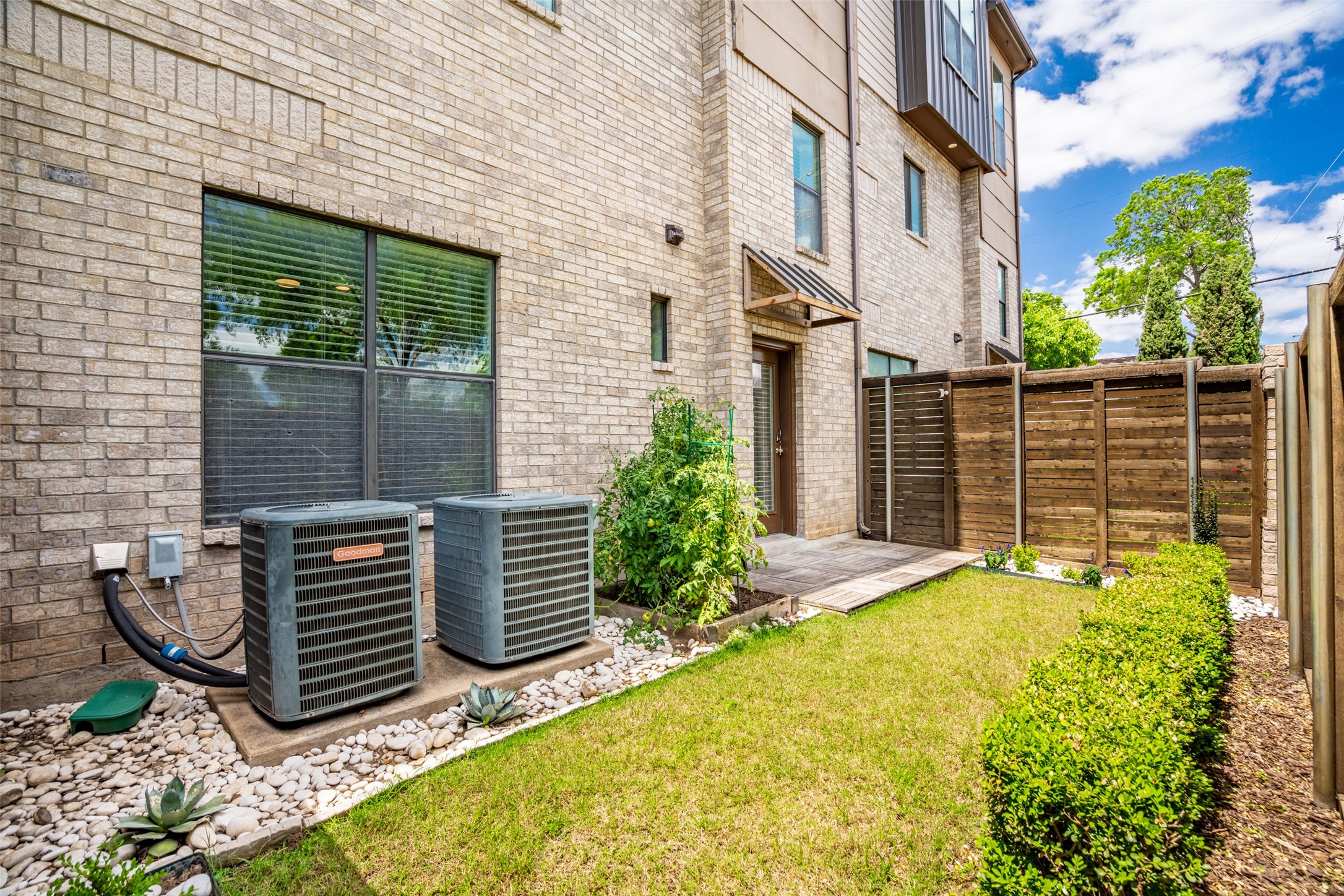 4211 Rawlins Street Dallas TX 75219