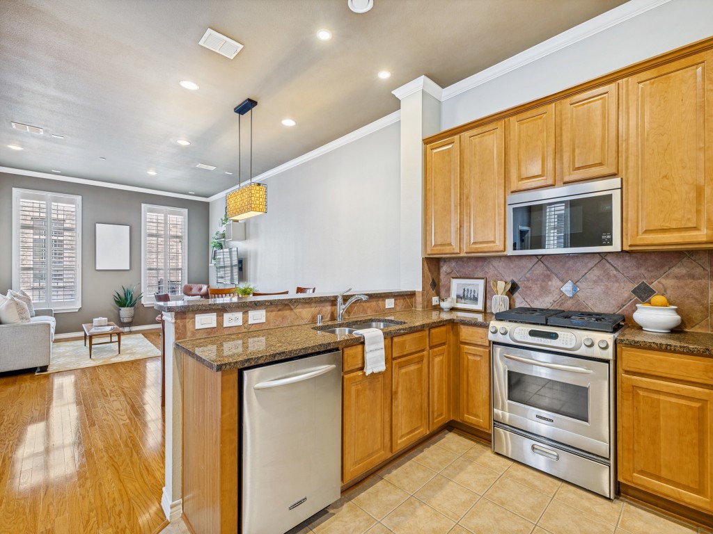 15741 Seabolt Addison TX 75001