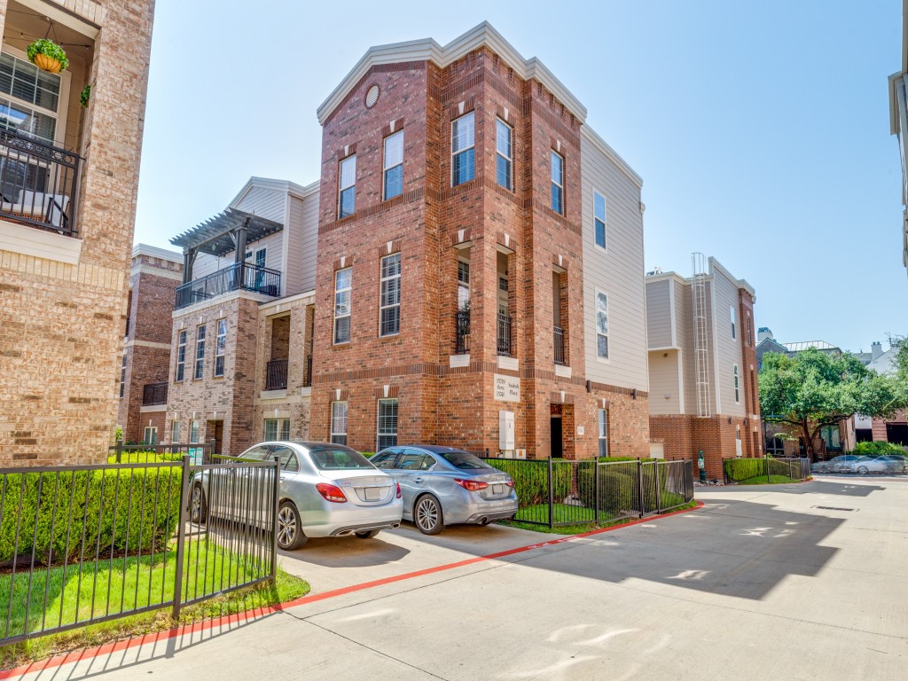 15741 Seabolt Addison TX 75001