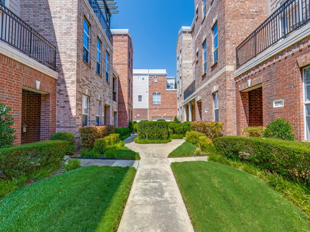 15741 Seabolt Addison TX 75001