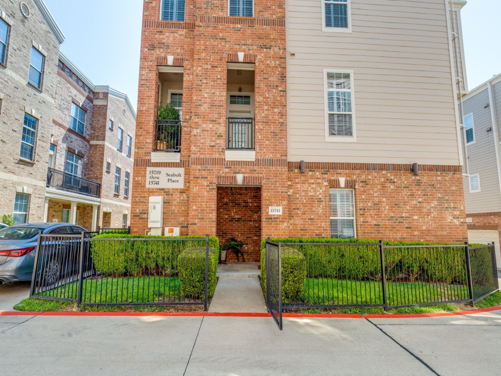 15741 Seabolt Addison TX 75001