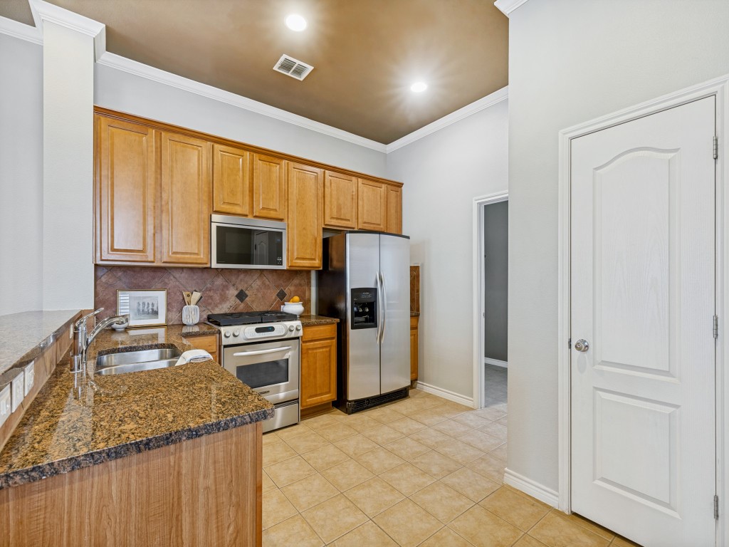 15741 Seabolt Addison TX 75001