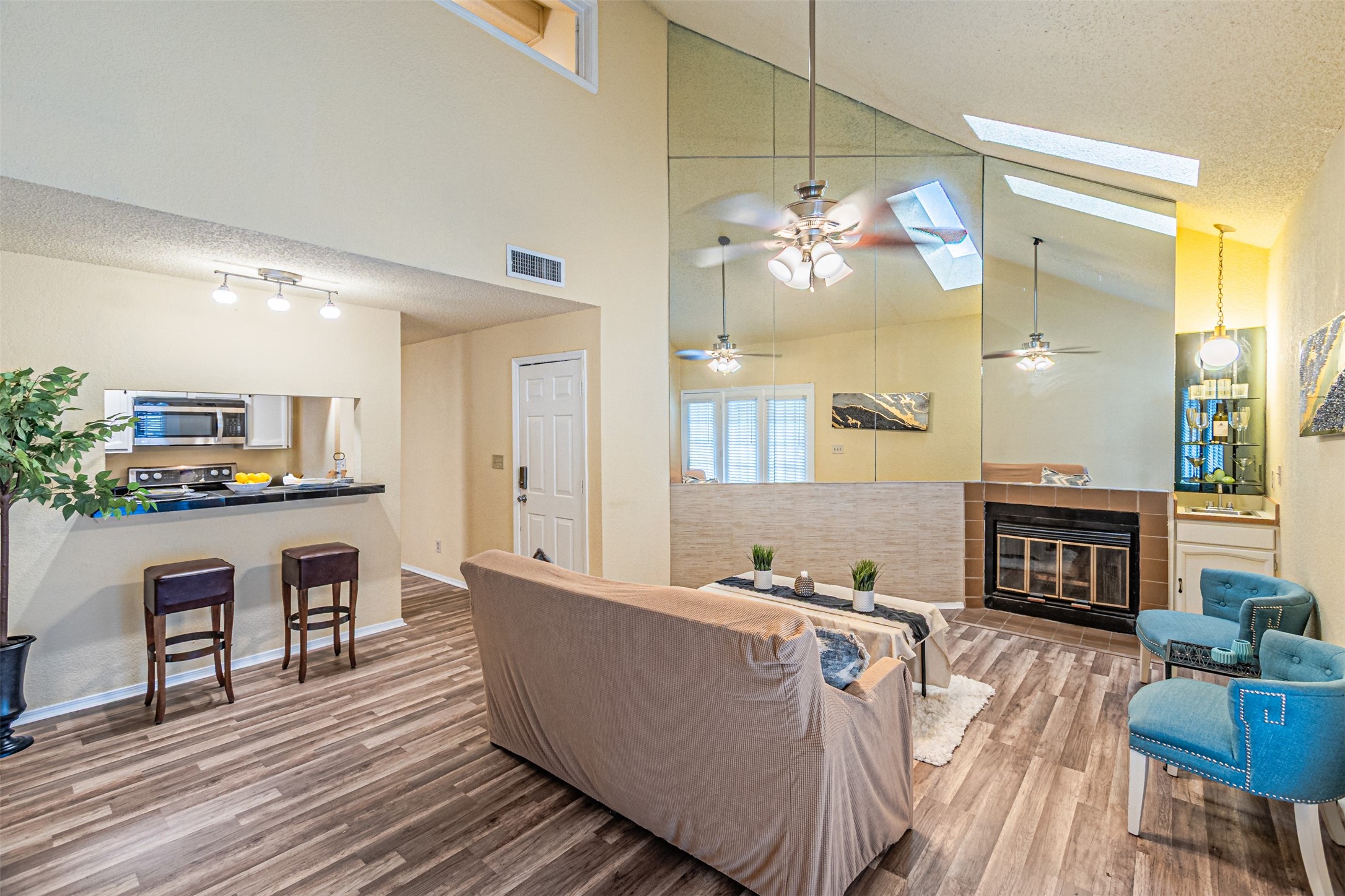 5590 Spring Valley Road Dallas TX 75254