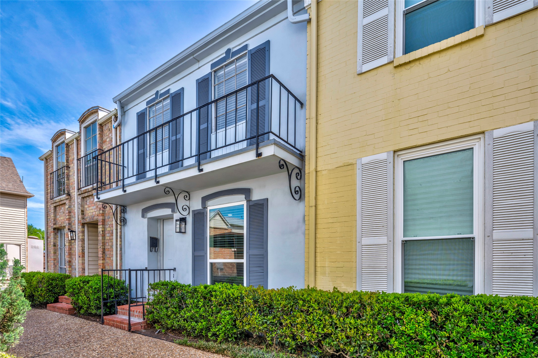 9818 Valley Meadow Place Dallas TX 75220