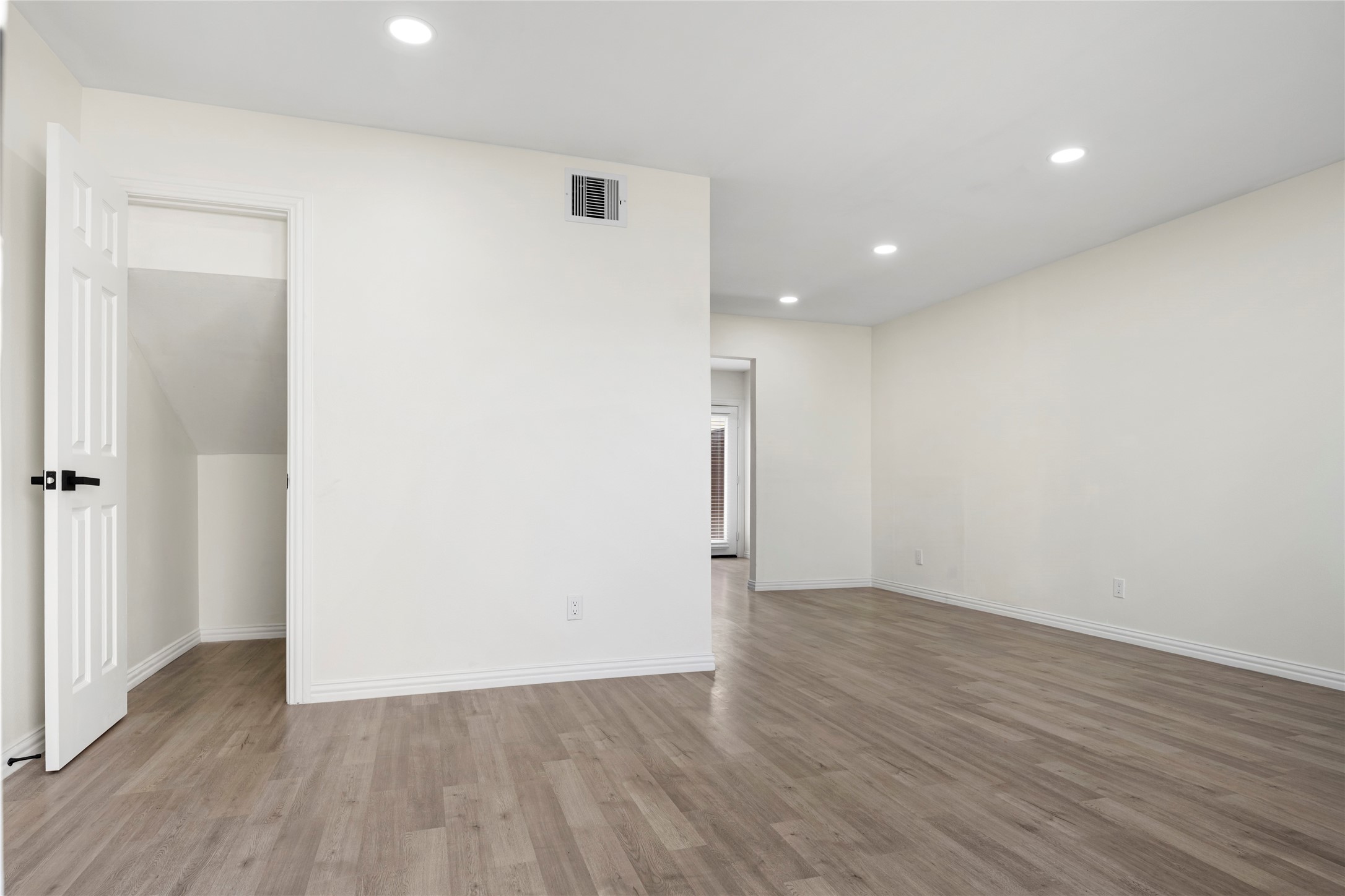9818 Valley Meadow Place Dallas TX 75220