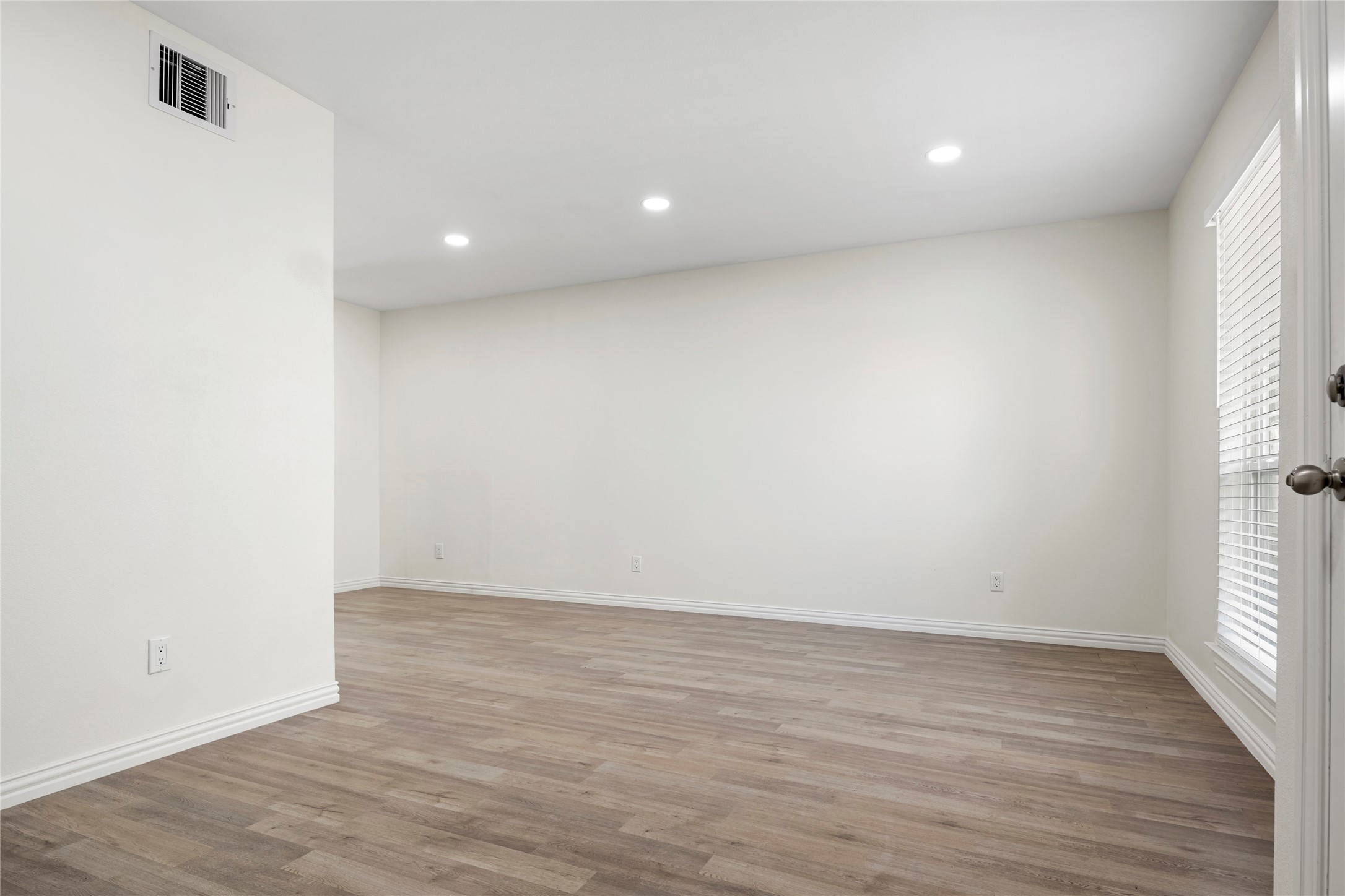 9818 Valley Meadow Place Dallas TX 75220