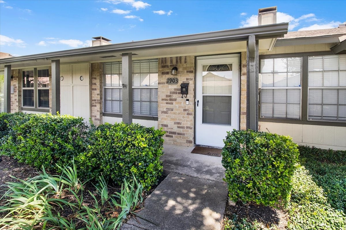 1903 Wyndemere Lane Garland TX 75042