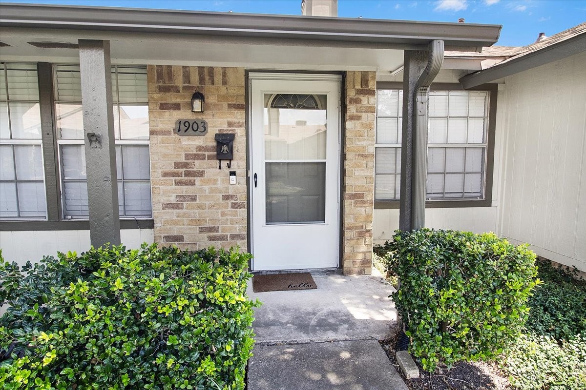 1903 Wyndemere Lane Garland TX 75042