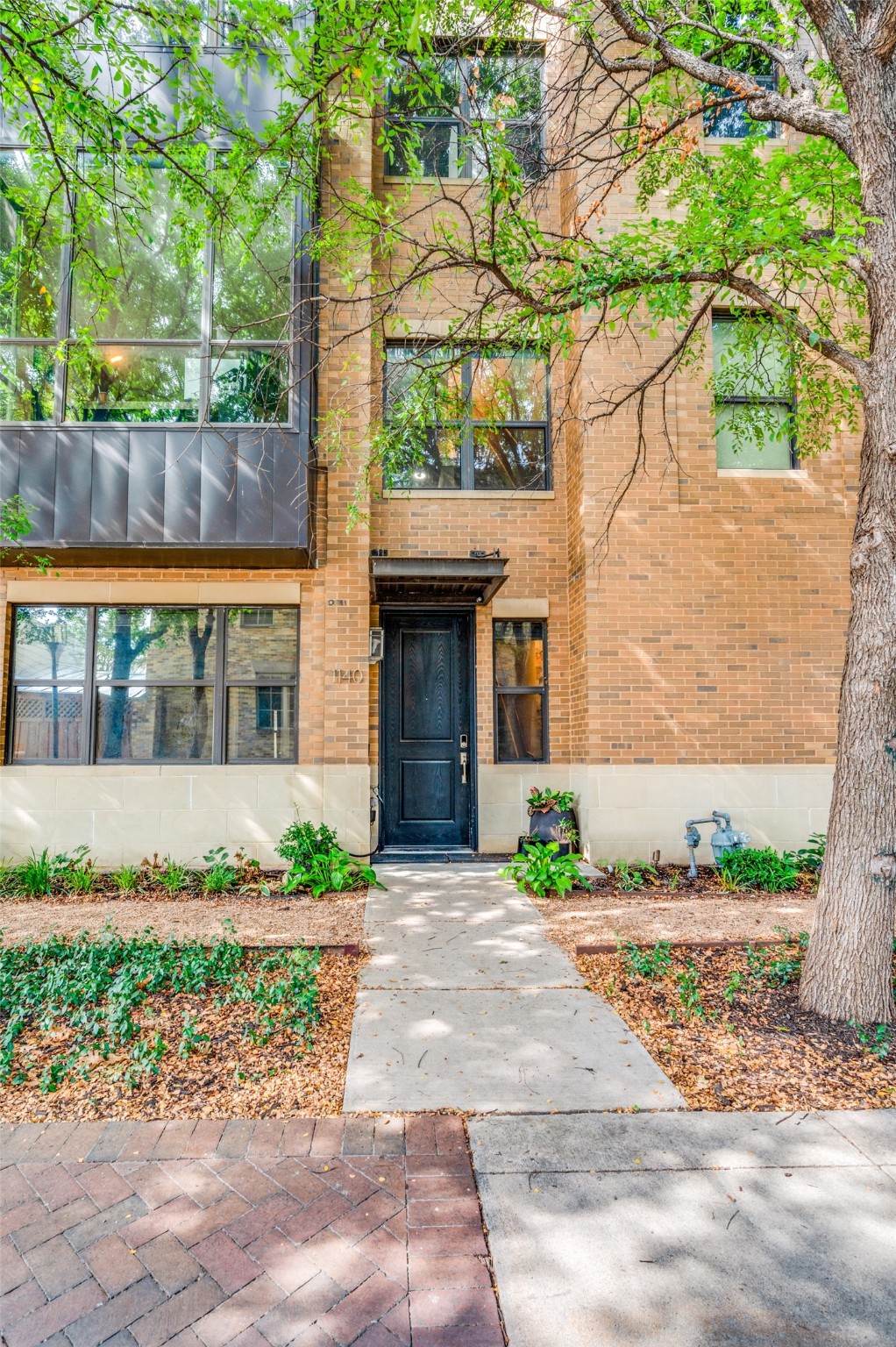 1140 S Adams Street Fort Worth TX 76104