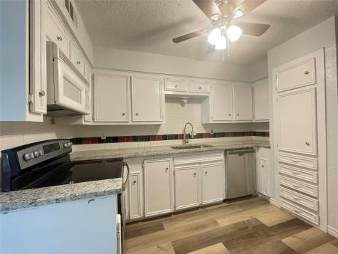 812 Courtenay Place Garland TX 75040