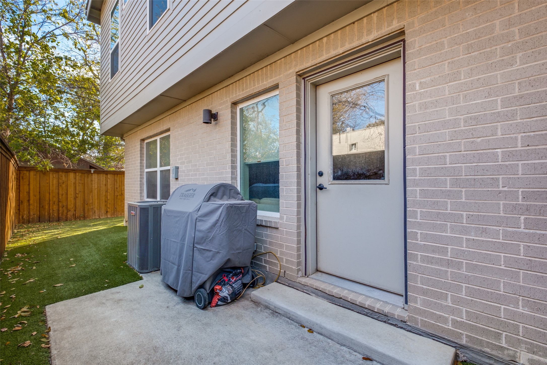 1262 N Prairie Avenue Dallas TX 75204