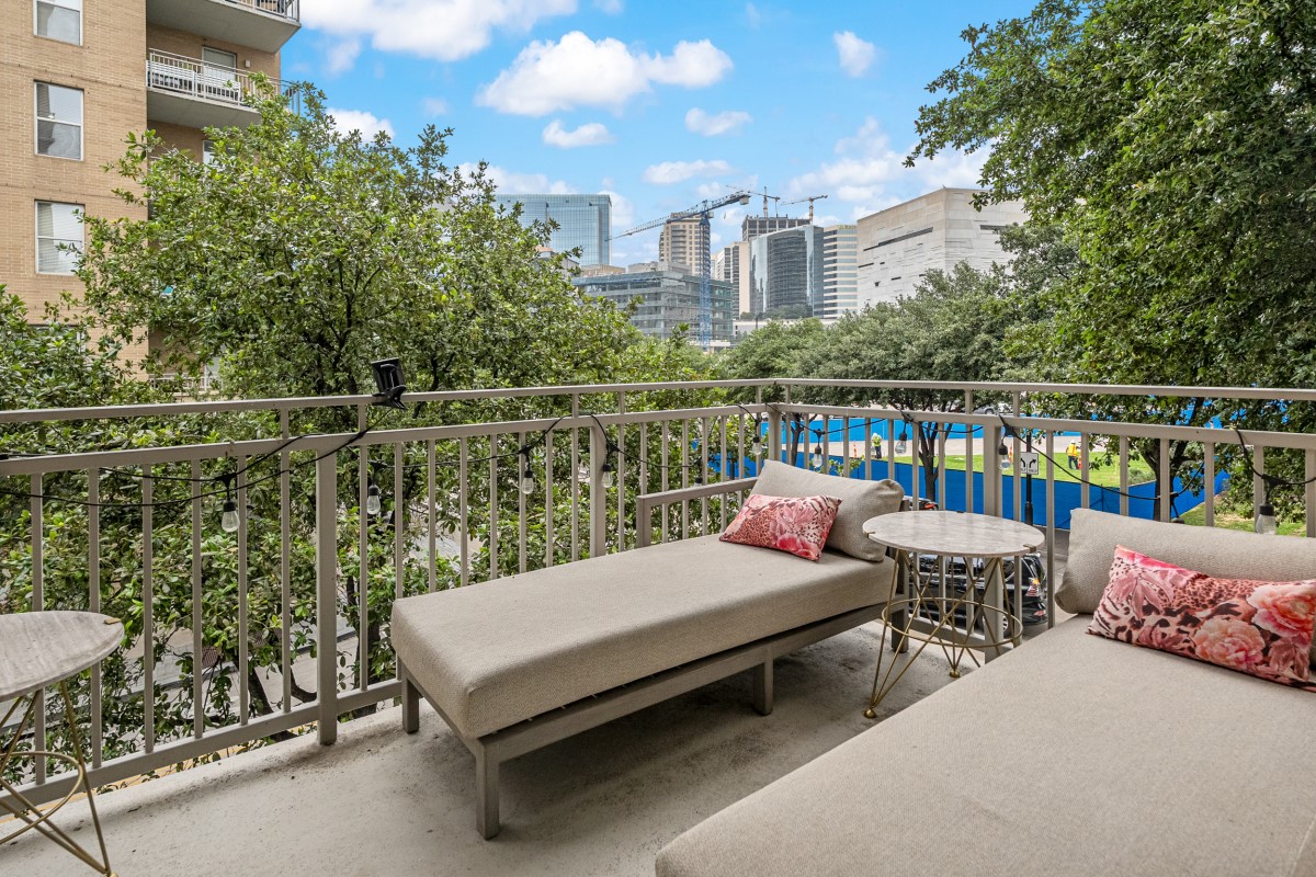 2323 N Houston Street Dallas TX 75219