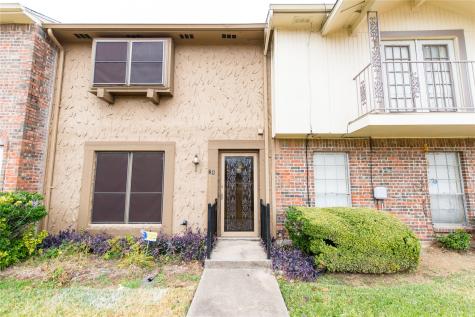 24 E Mountain Lane Grand Prairie TX 75052