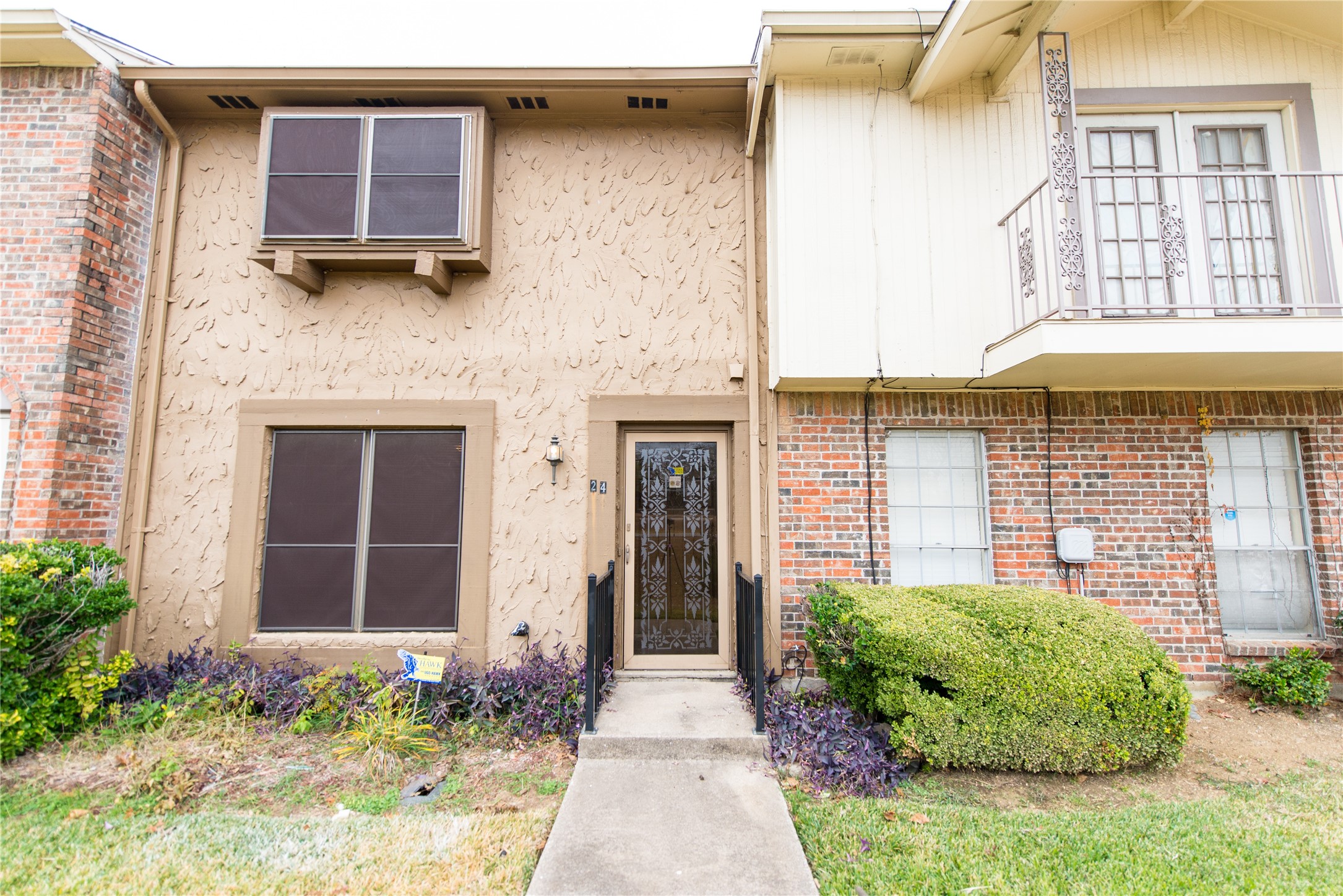 24 E Mountain Lane Grand Prairie TX 75052