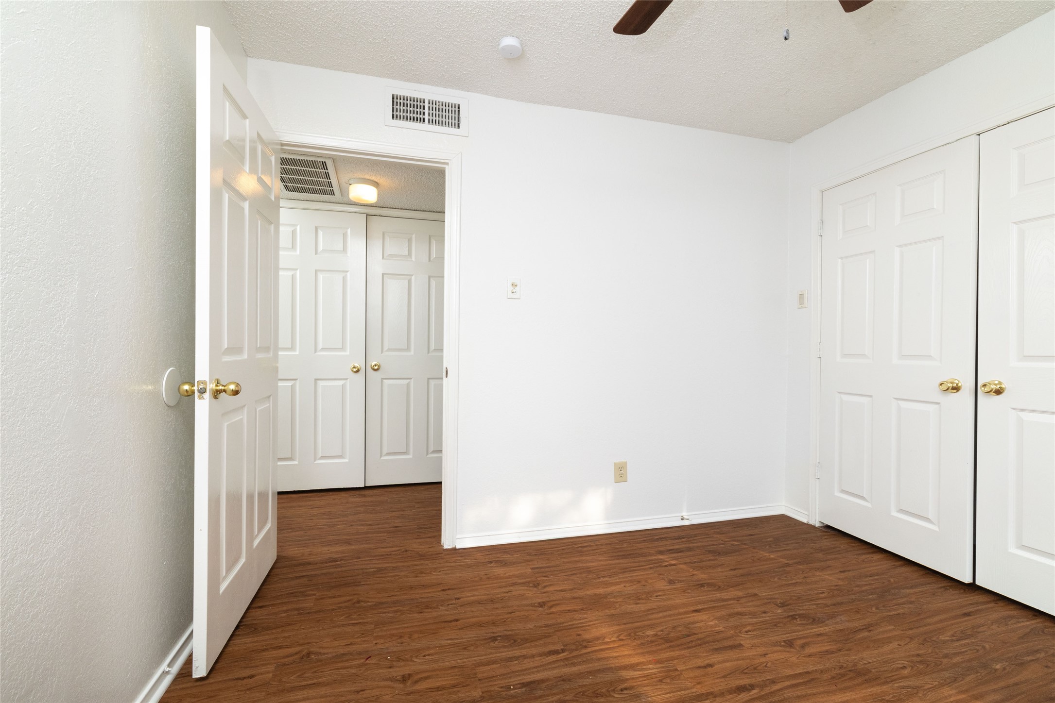 2104 Park Willow Lane Arlington TX 76011