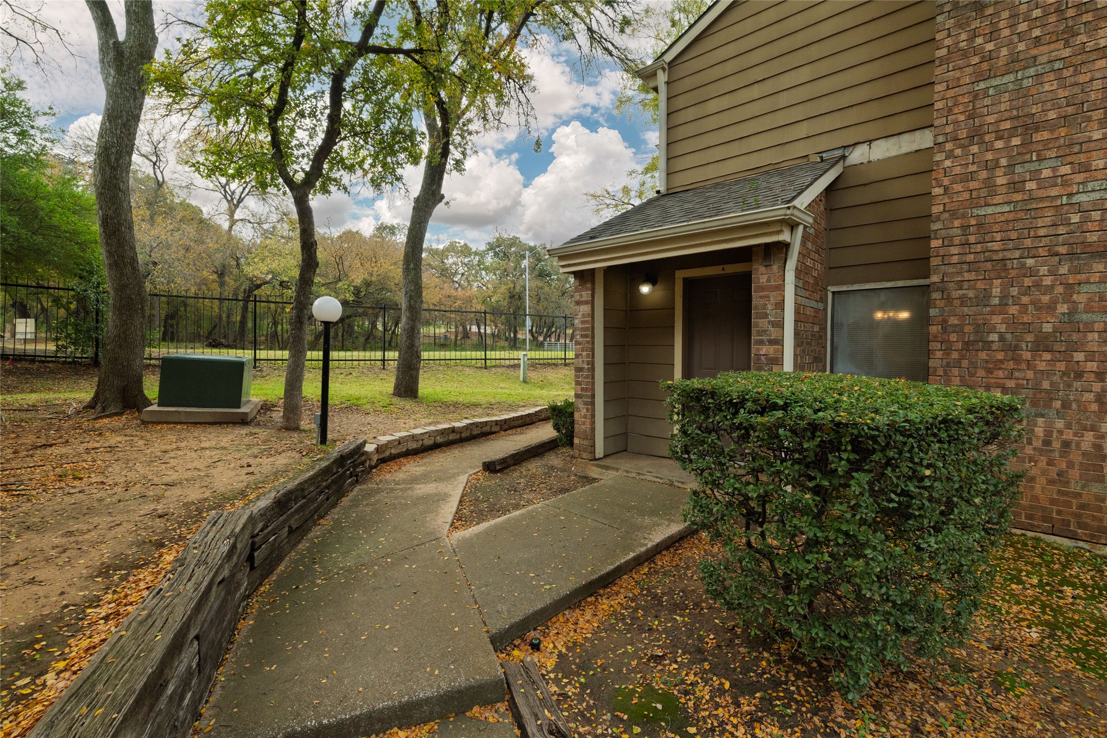 2104 Park Willow Lane Arlington TX 76011