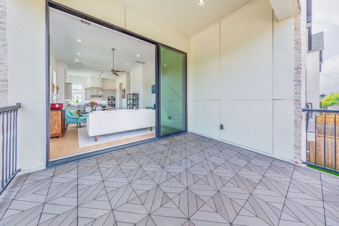 2122 Wenge Lane Dallas TX 75219