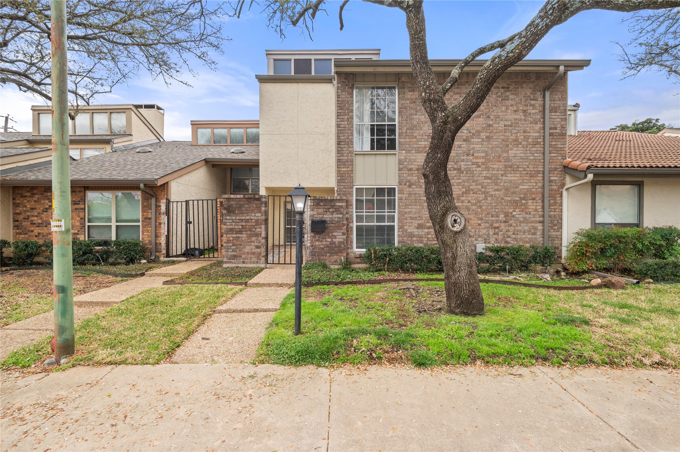 12748 Burninglog Lane Dallas TX 75243