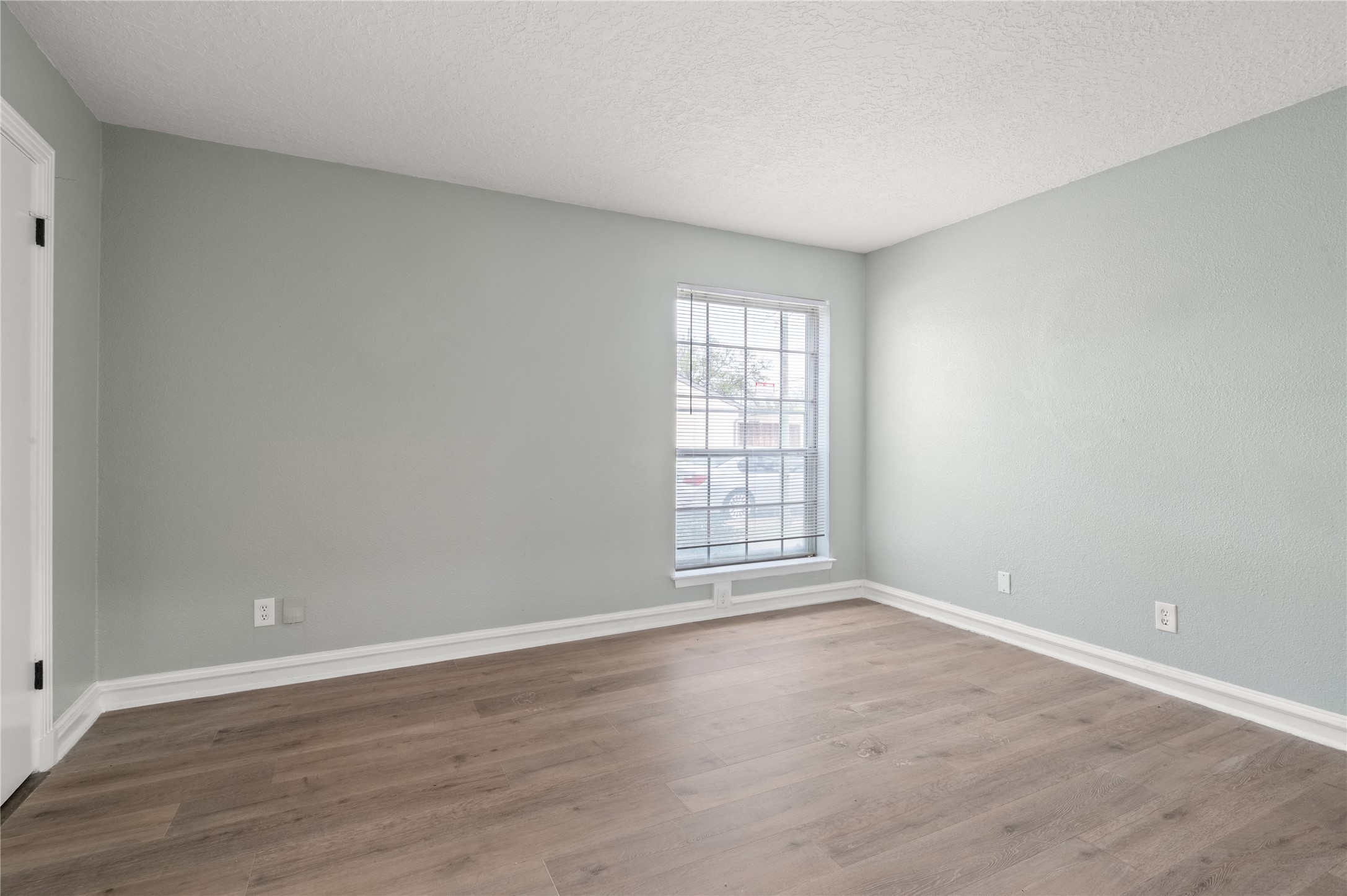 12748 Burninglog Lane Dallas TX 75243
