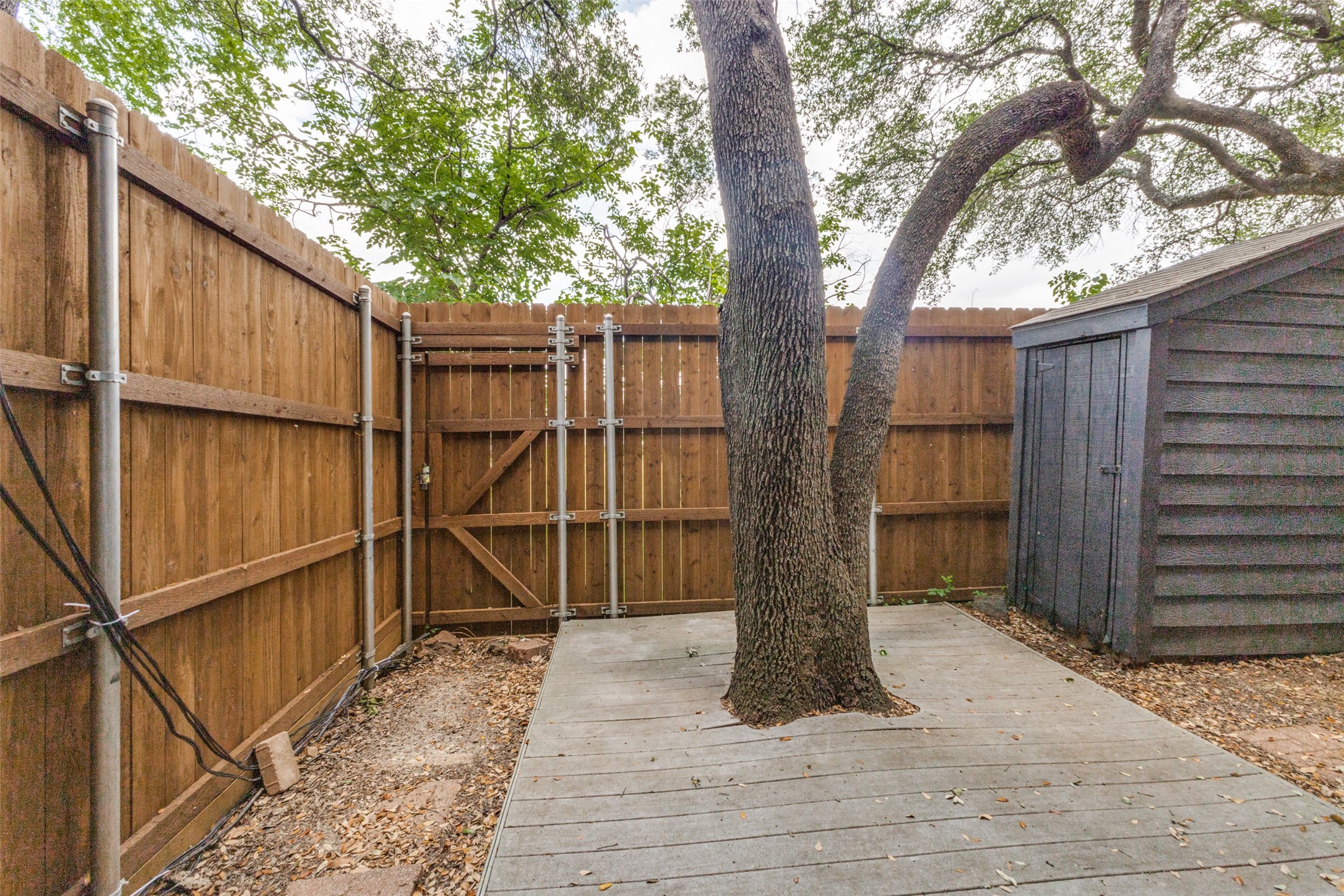 7525 Holly Hill Drive Dallas TX 75231