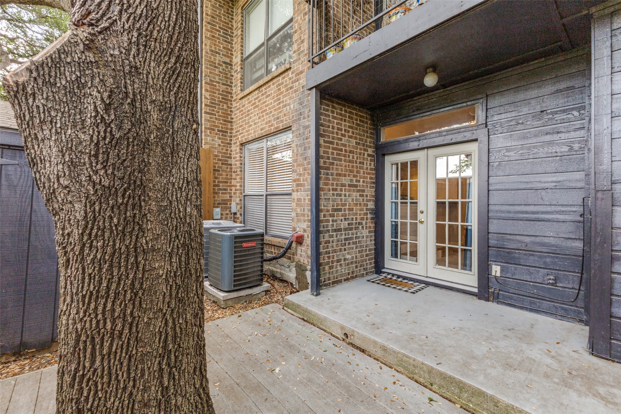 7525 Holly Hill Drive Dallas TX 75231