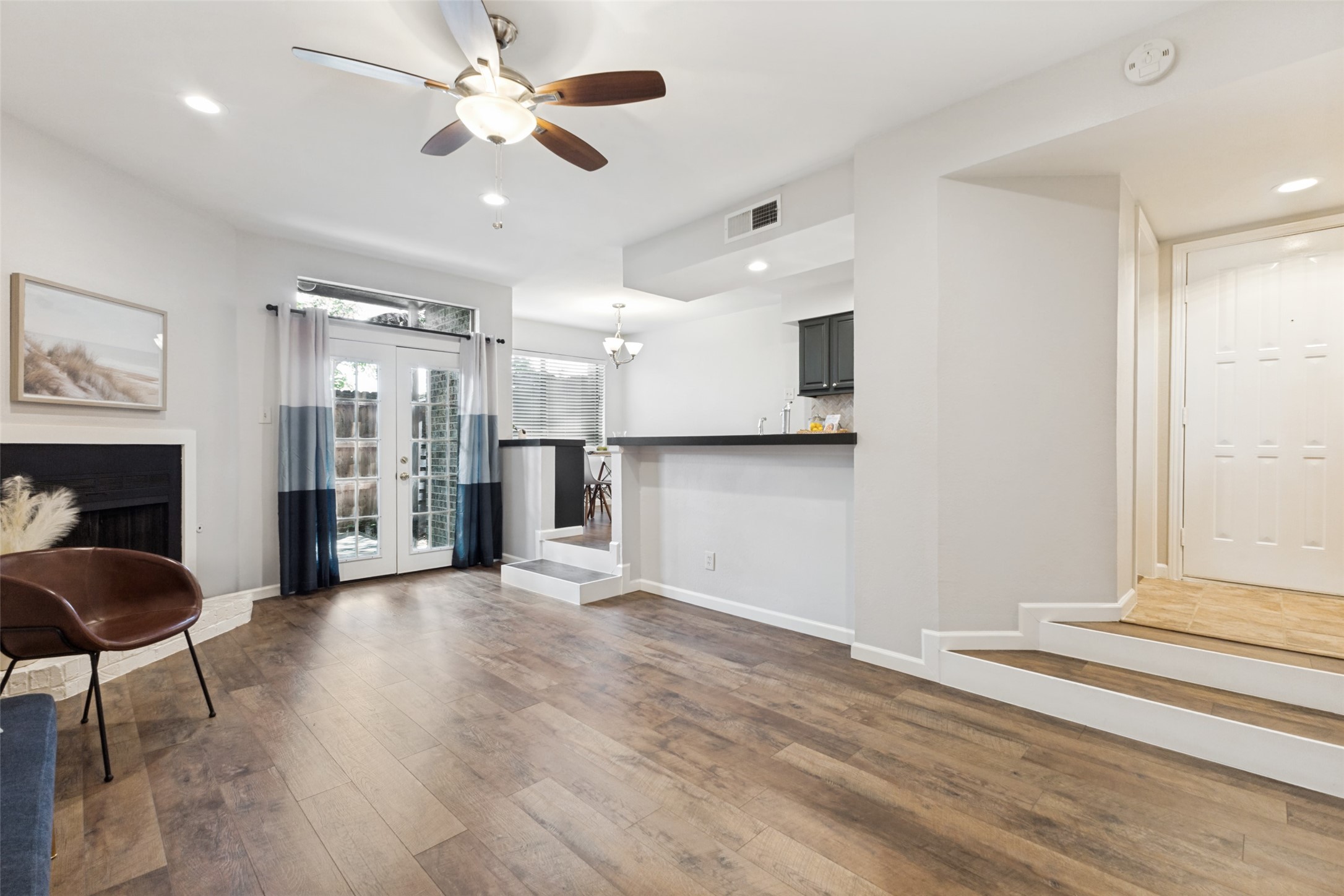 7525 Holly Hill Drive Dallas TX 75231