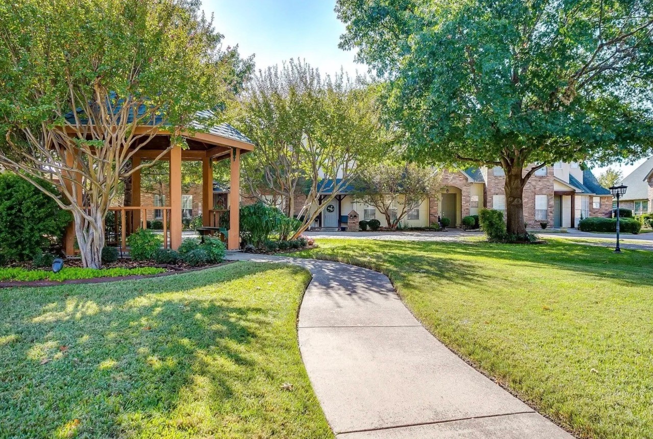 5882 Pecan Chase Benbrook TX 76132