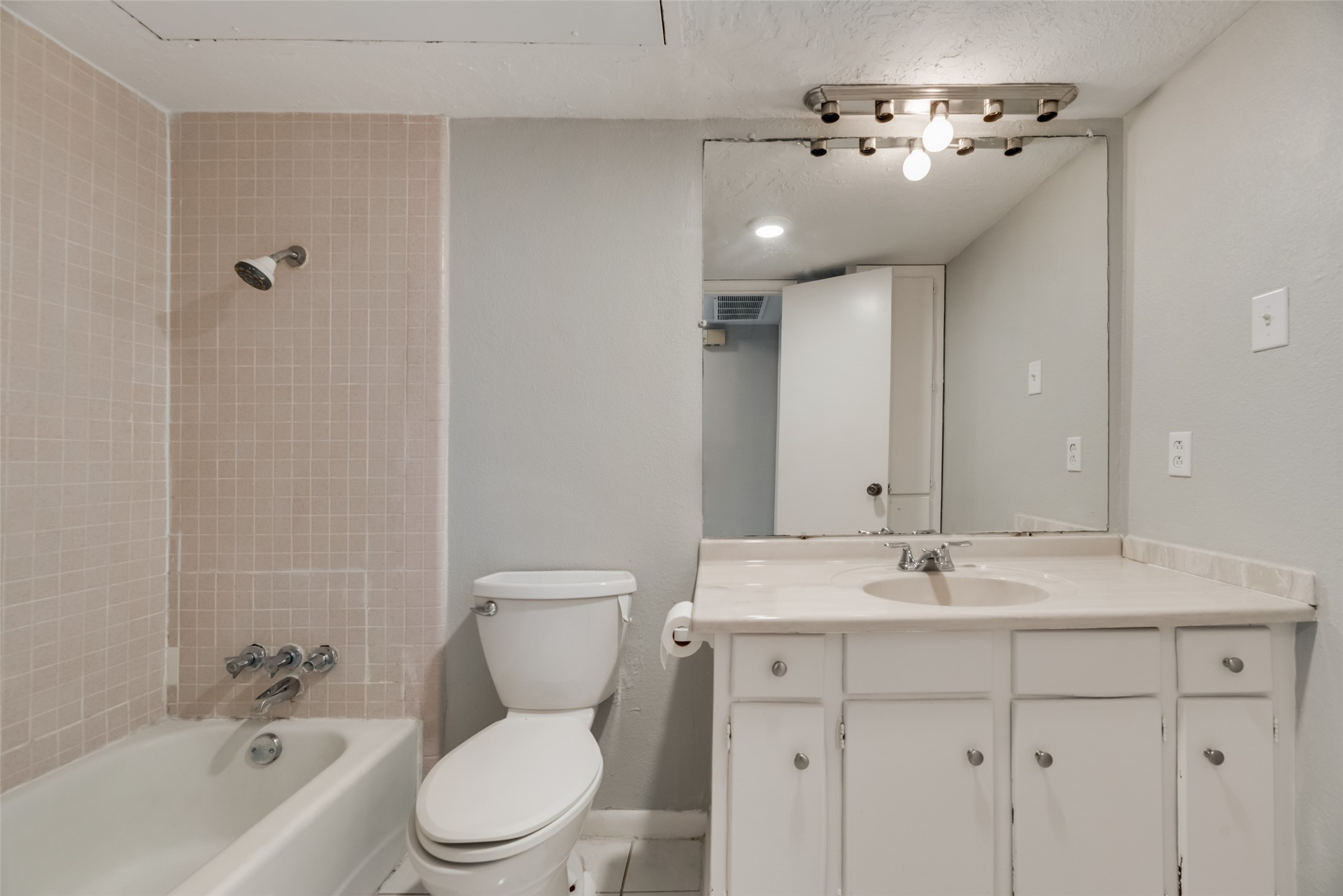 15914 Stillwood Street Dallas TX 75248