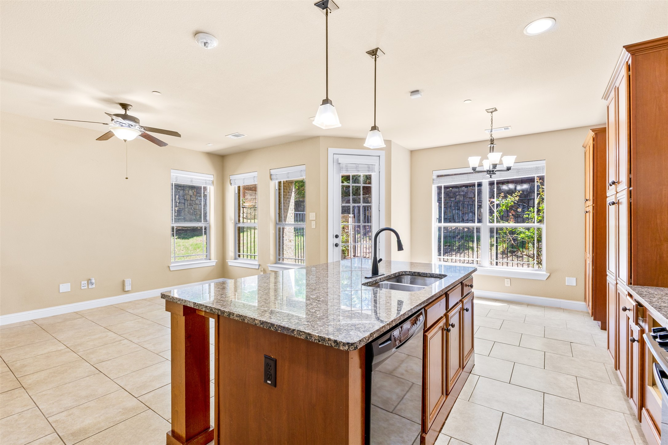 1014 Brook Forest Lane Euless TX 76039