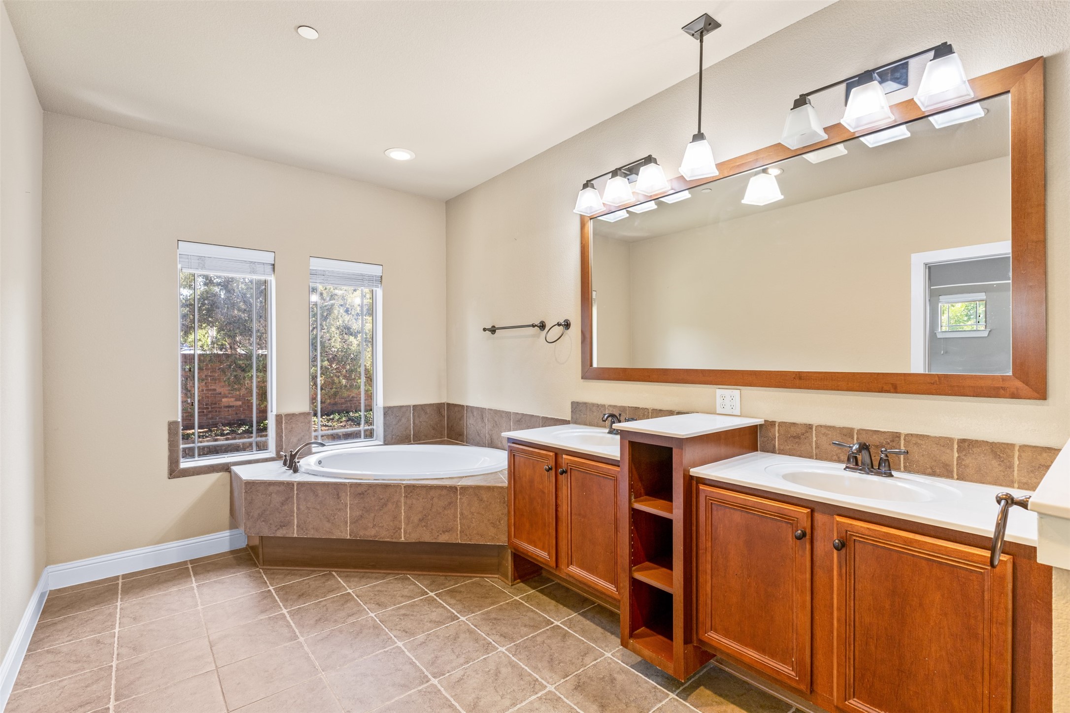 1014 Brook Forest Lane Euless TX 76039