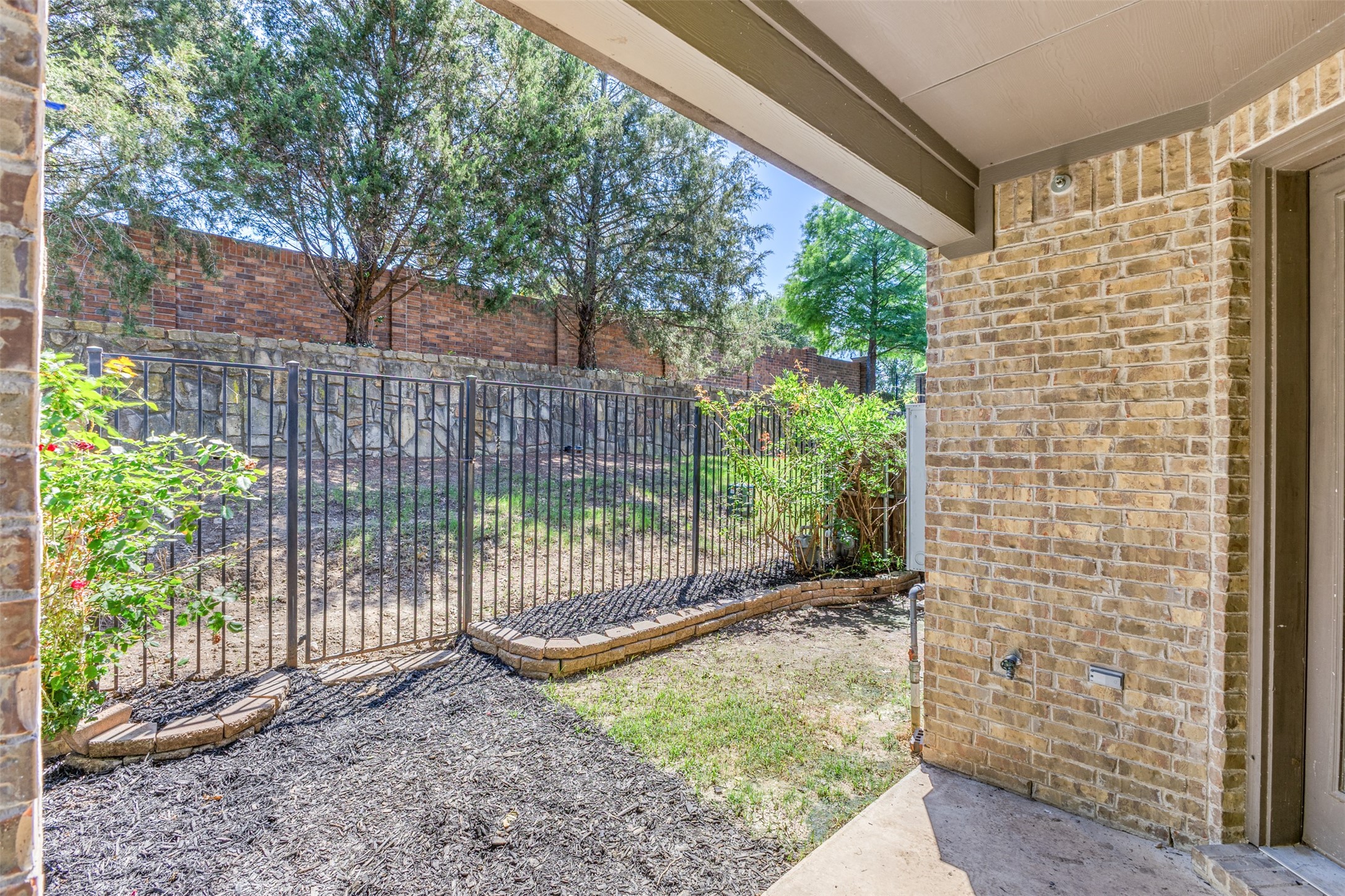 1014 Brook Forest Lane Euless TX 76039