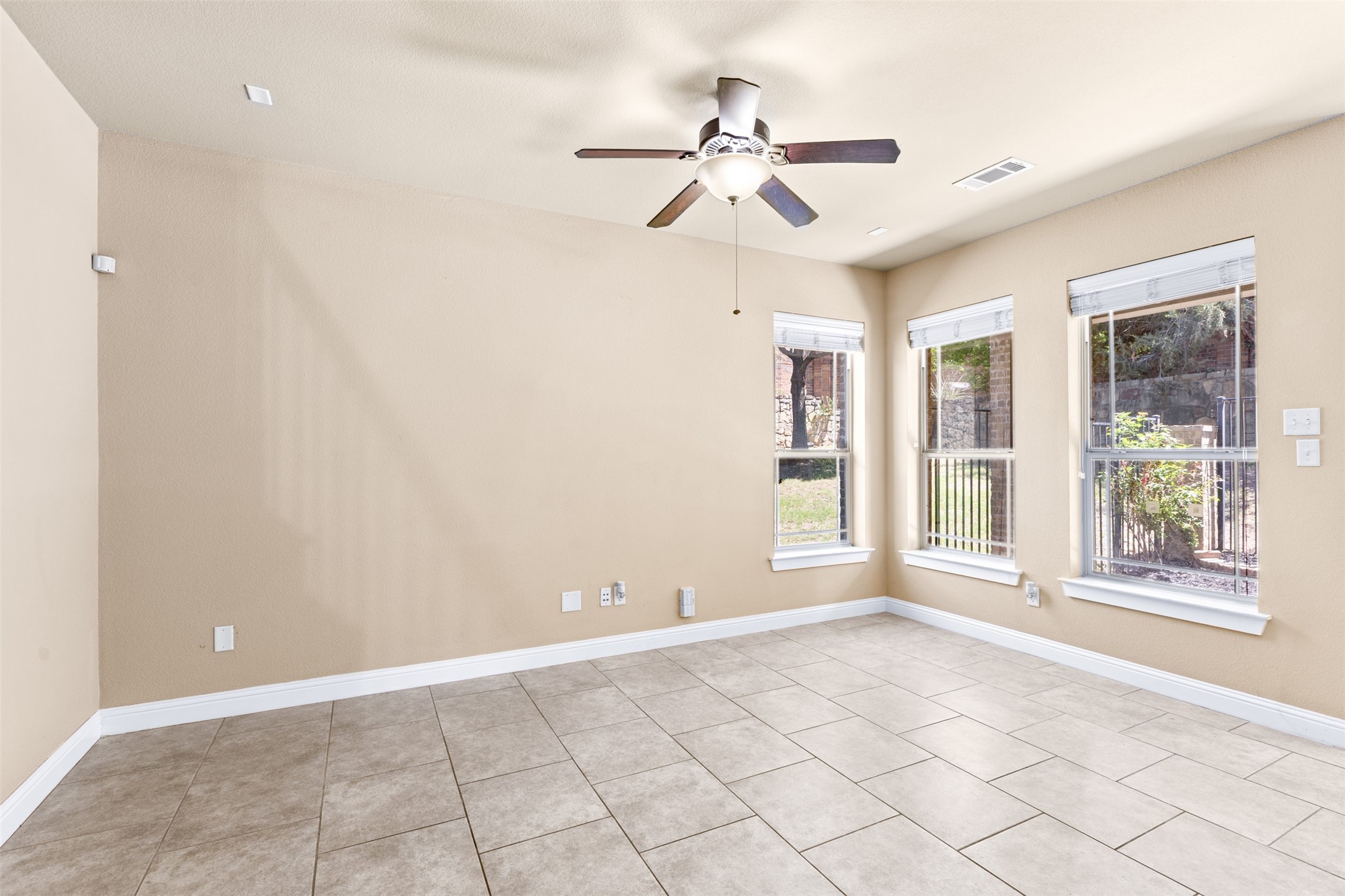 1014 Brook Forest Lane Euless TX 76039