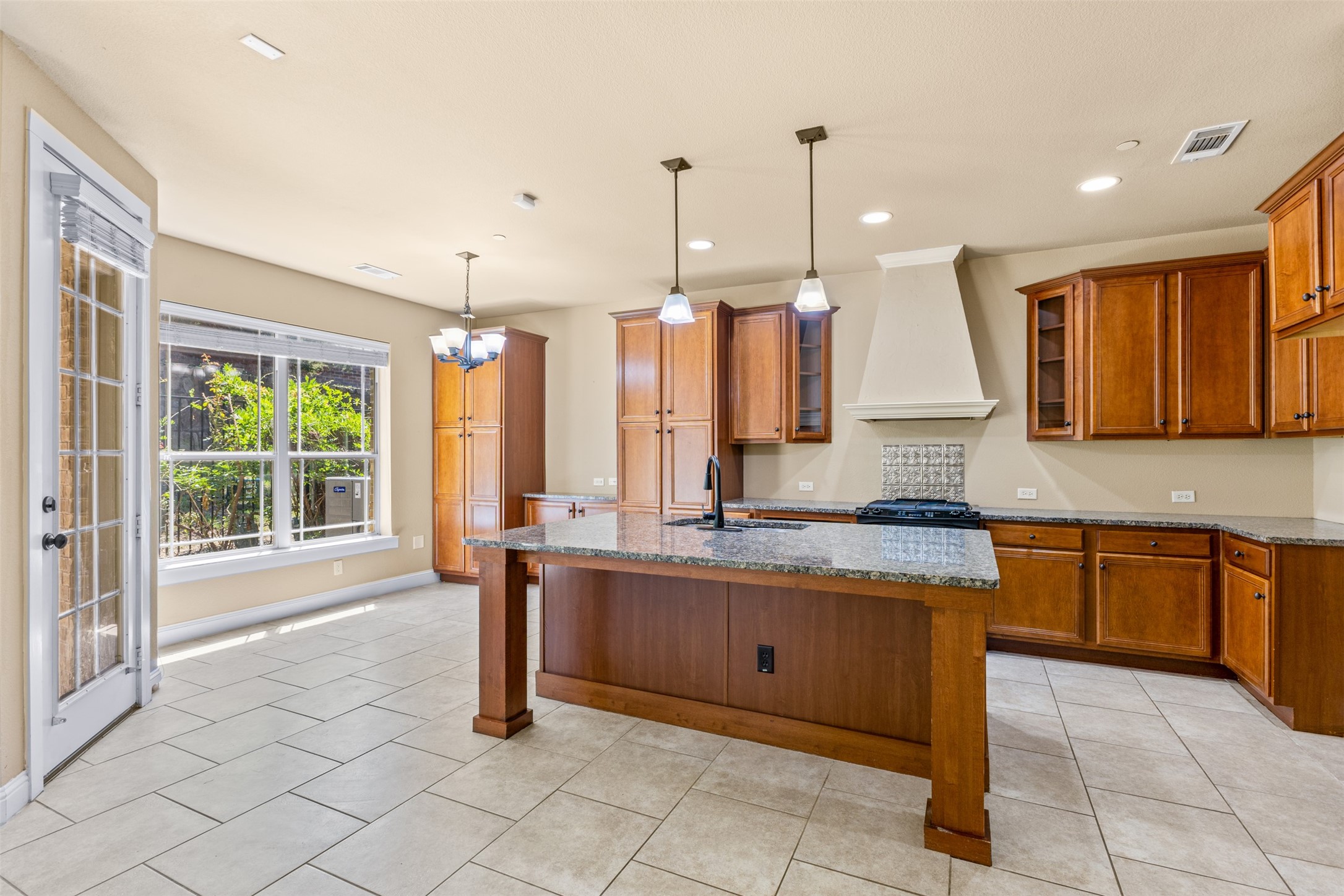 1014 Brook Forest Lane Euless TX 76039