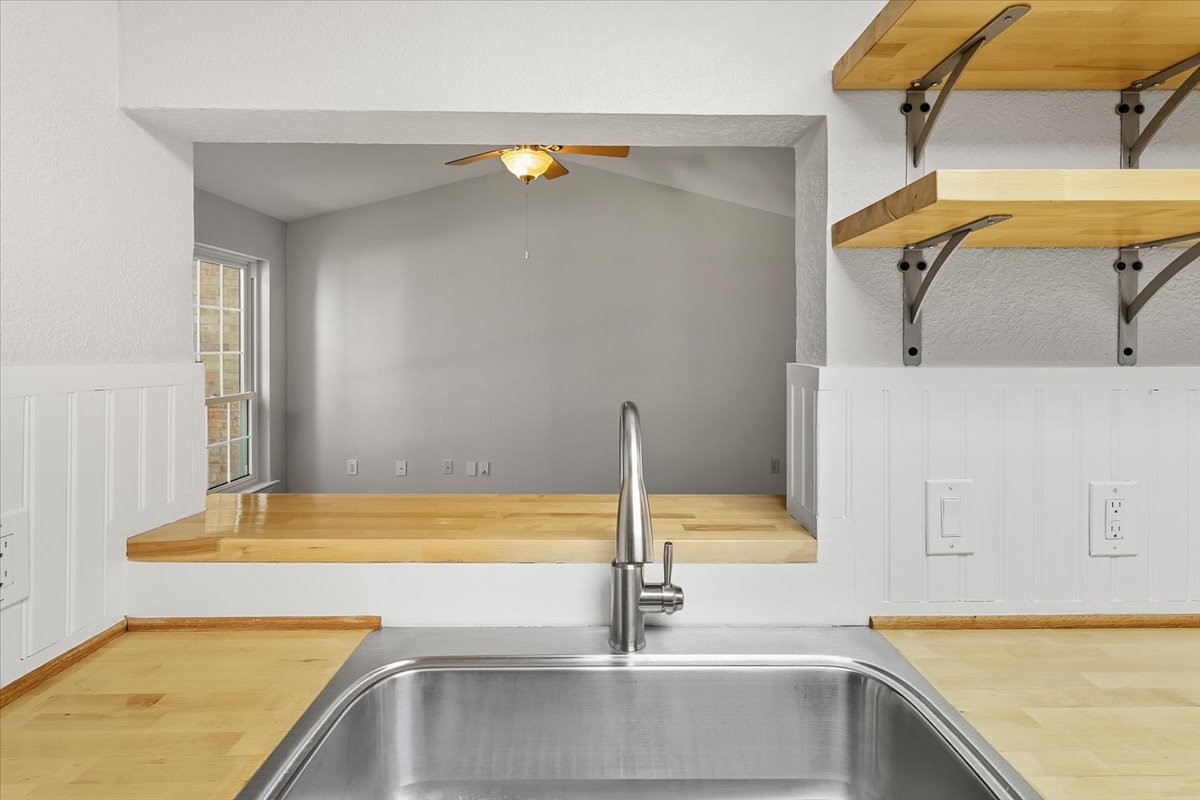 1609 Marsh Lane Carrollton TX 75006