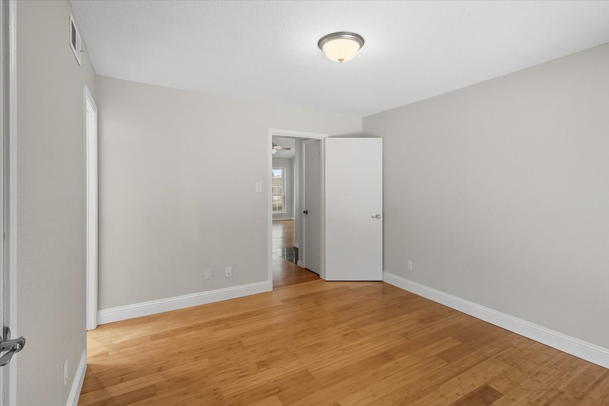 1609 Marsh Lane Carrollton TX 75006