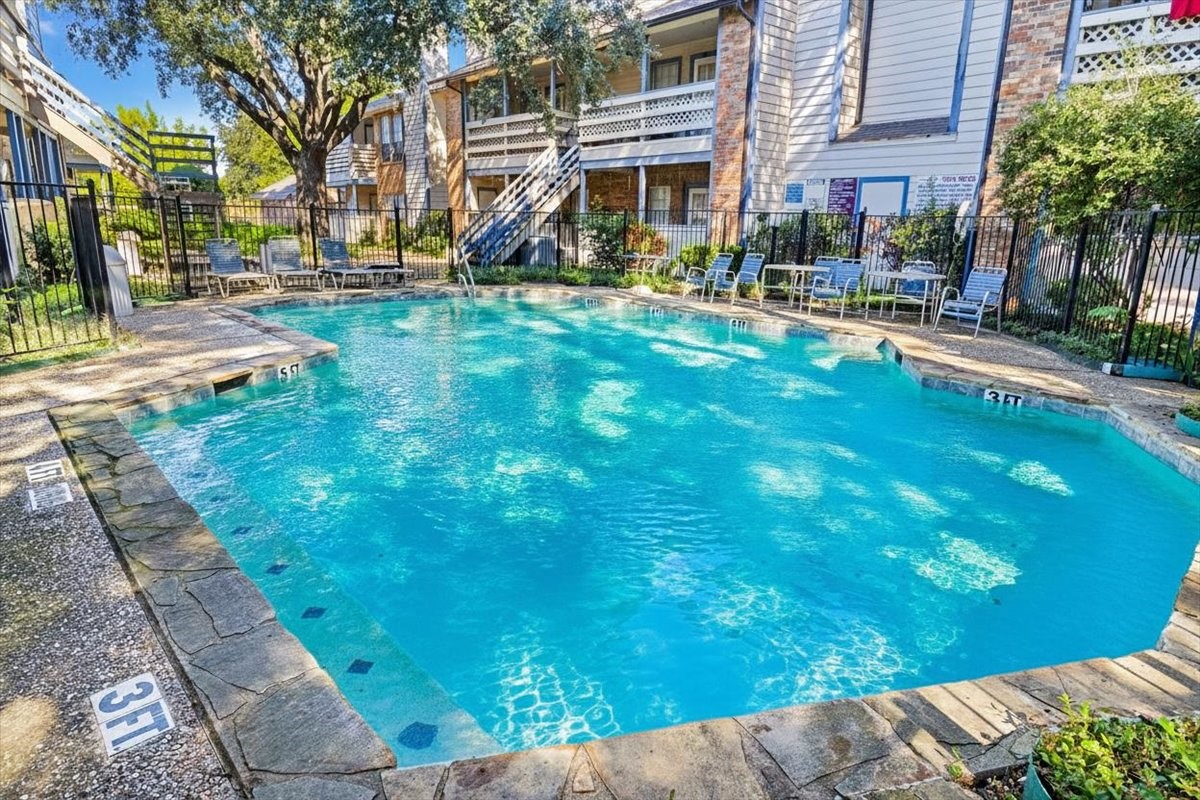 1609 Marsh Lane Carrollton TX 75006